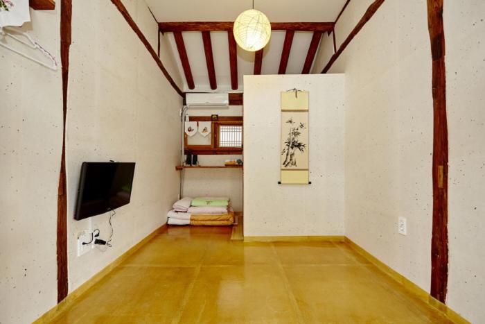 Quadruple Room with Bathroom - Photo 6