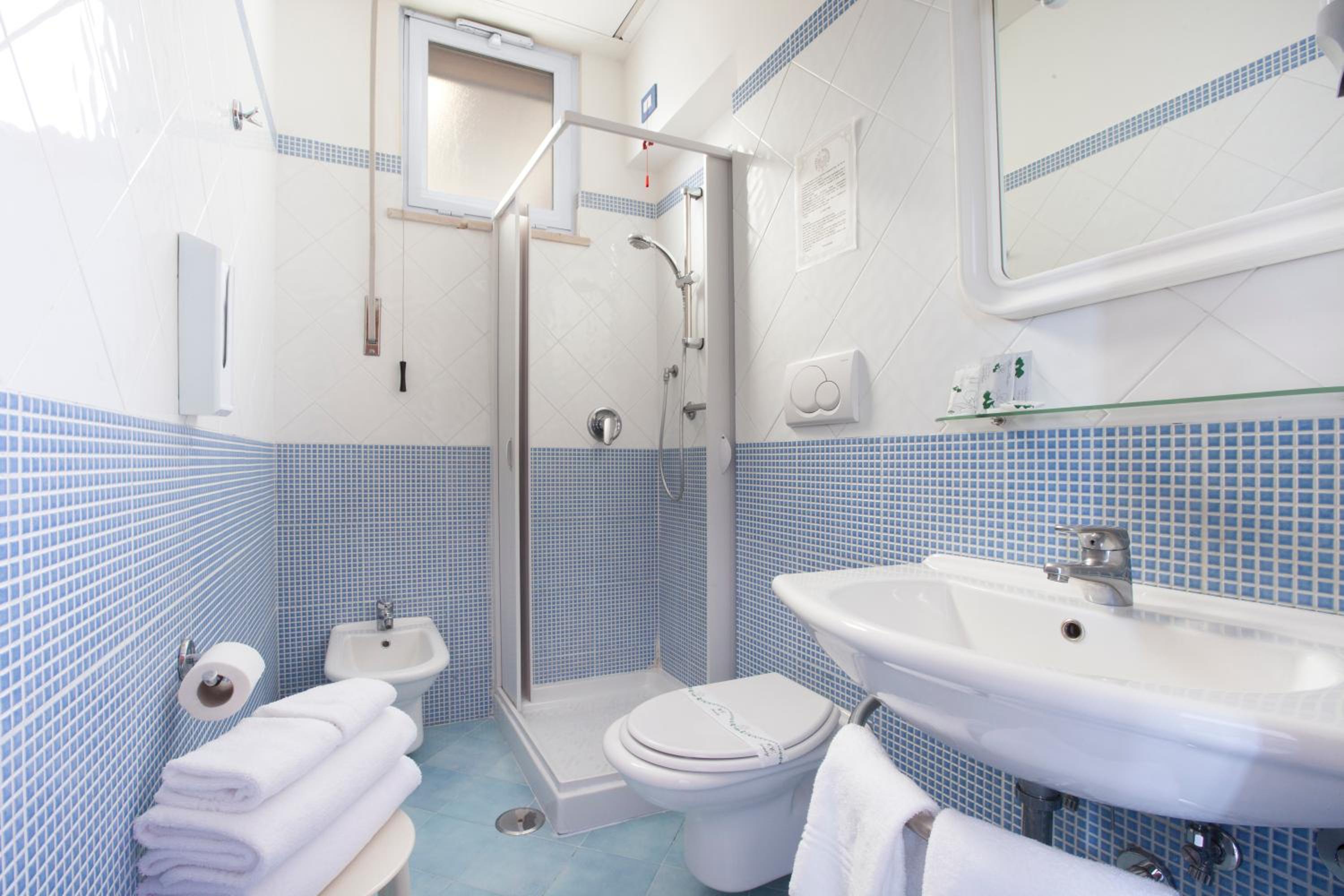 Double or Twin Room - Photo 6
