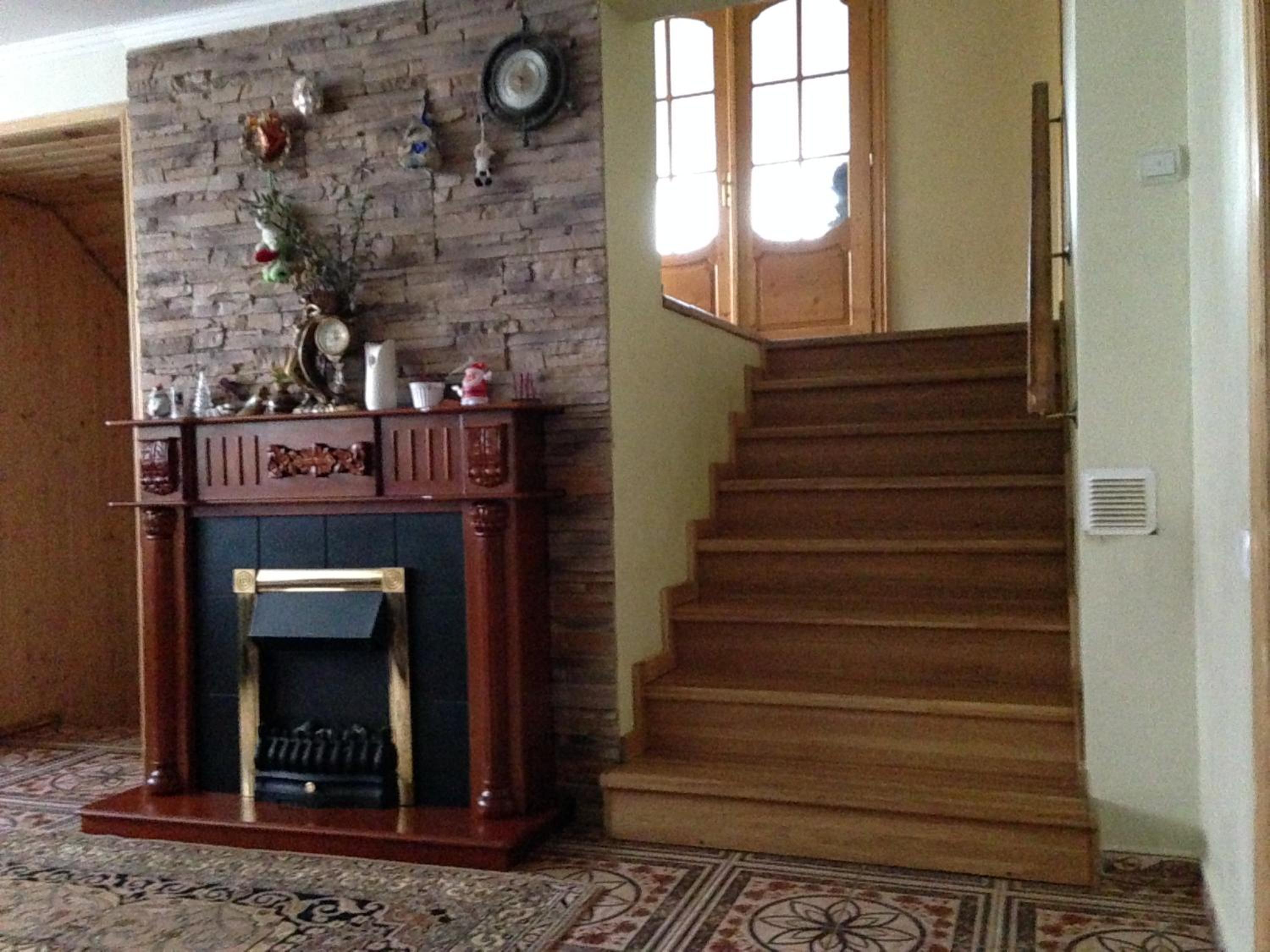 Five-Bedroom House photo 2