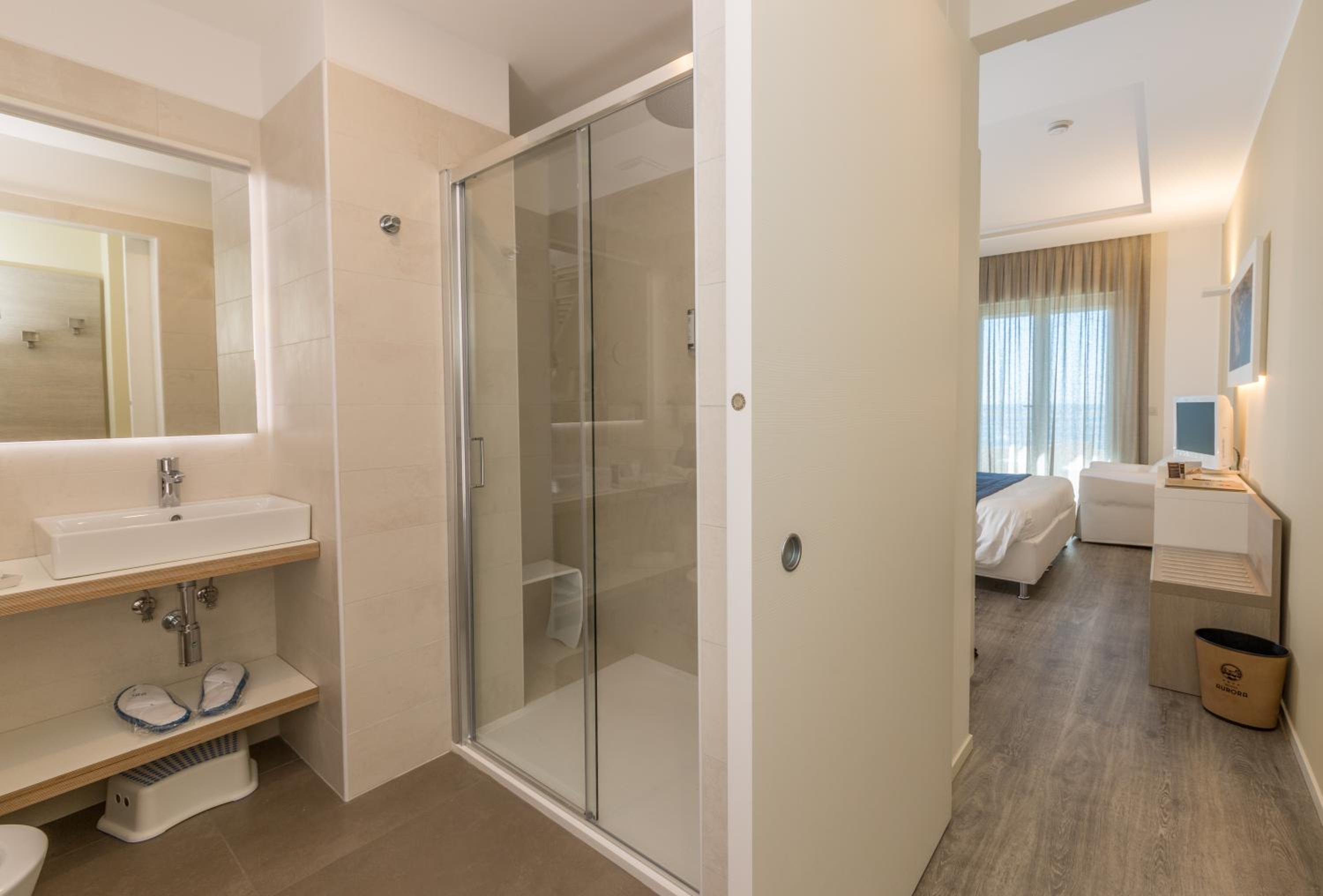 Deluxe Double or Twin Room with Sea View photo 3