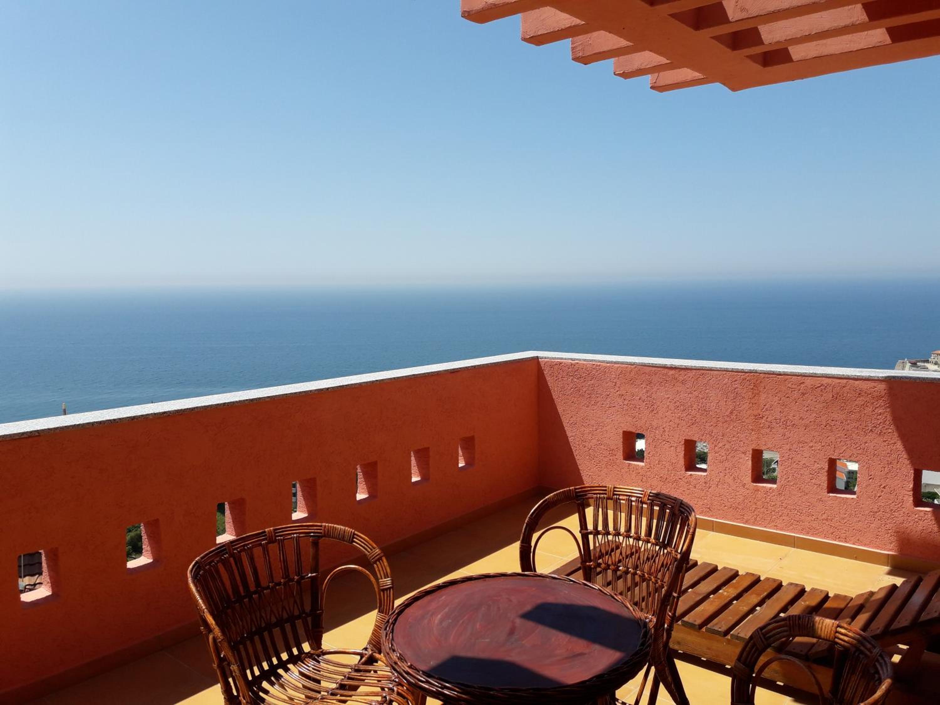 Deluxe One-Bedroom Apartment with Terrace and Sea View - Photo 8