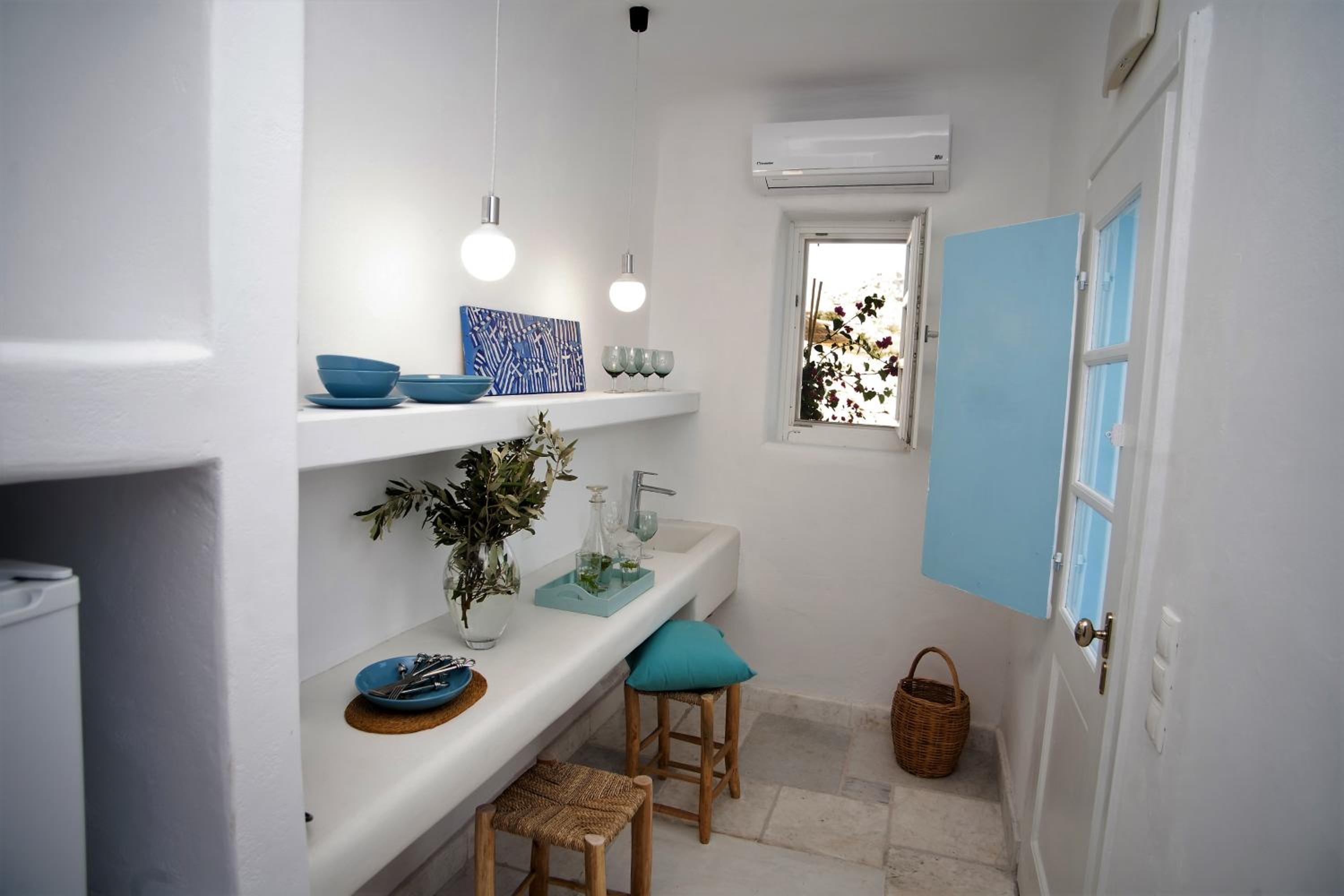 Apartment with Side Sea View - Photo 12