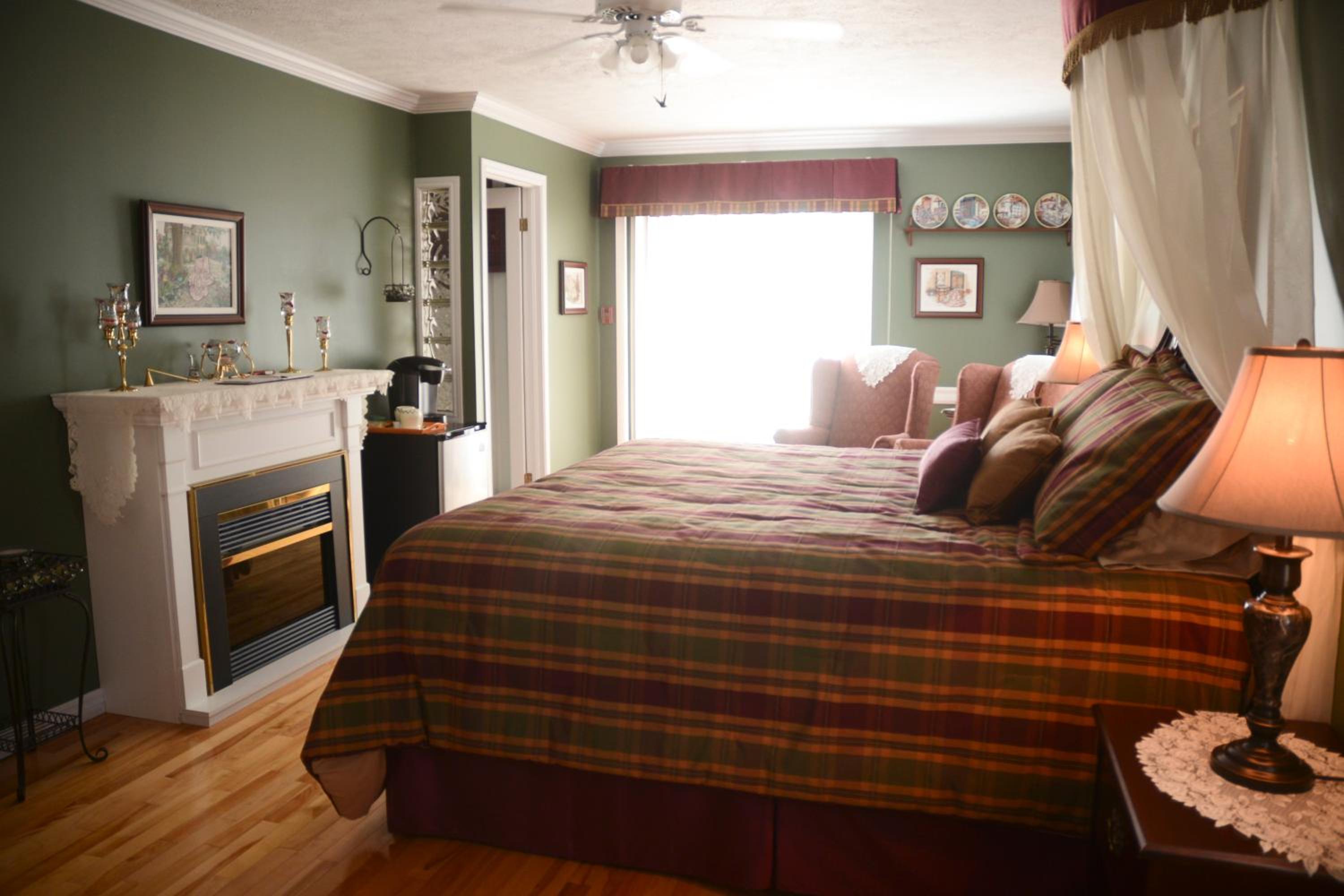 Deluxe King Room photo 3