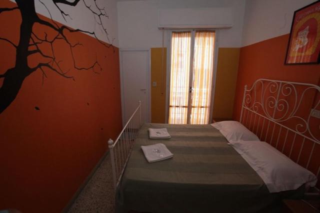 Double Room with Balcony and Private Bathroom - Photo 3