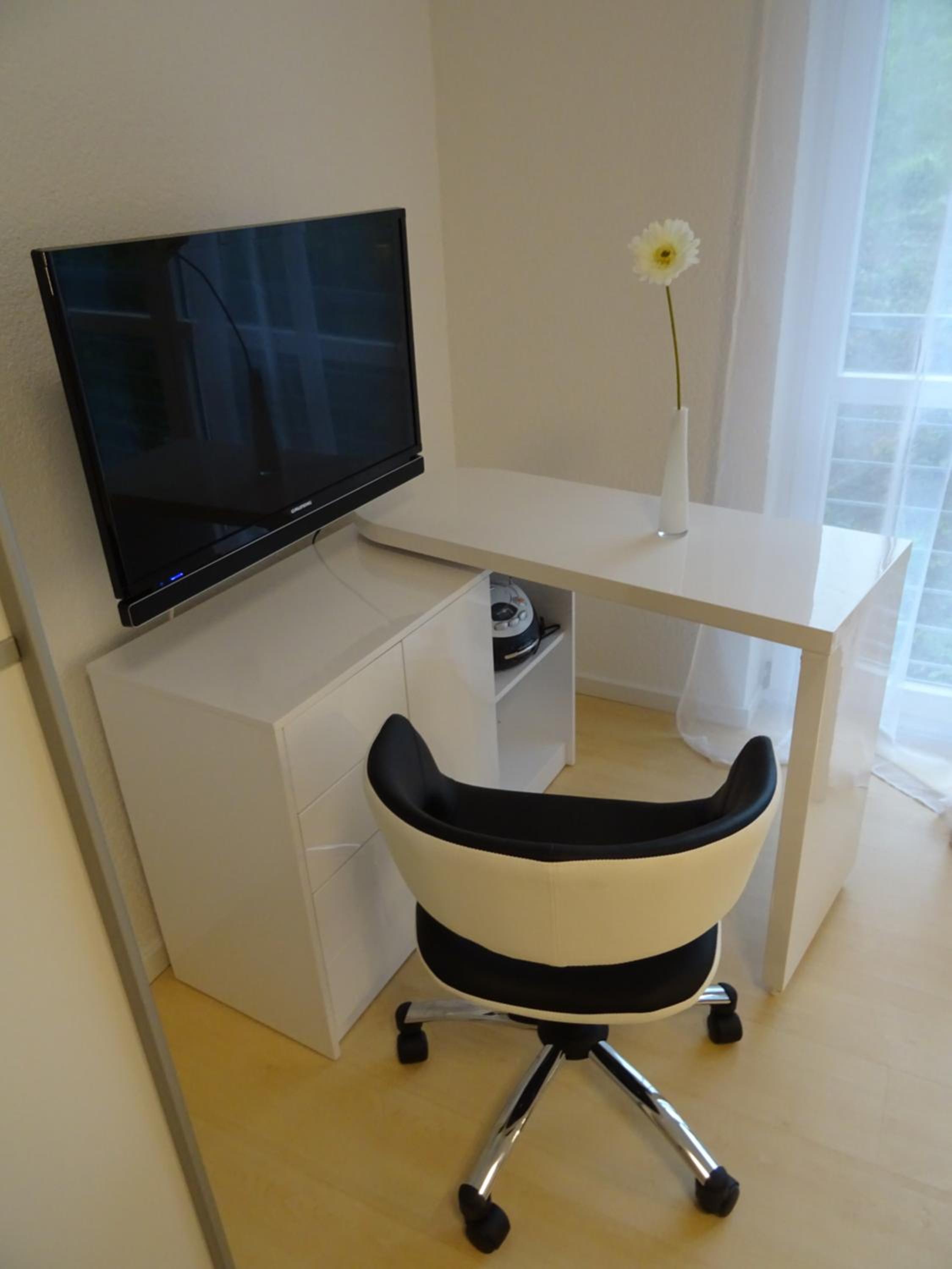 Apartment 6 photo 2