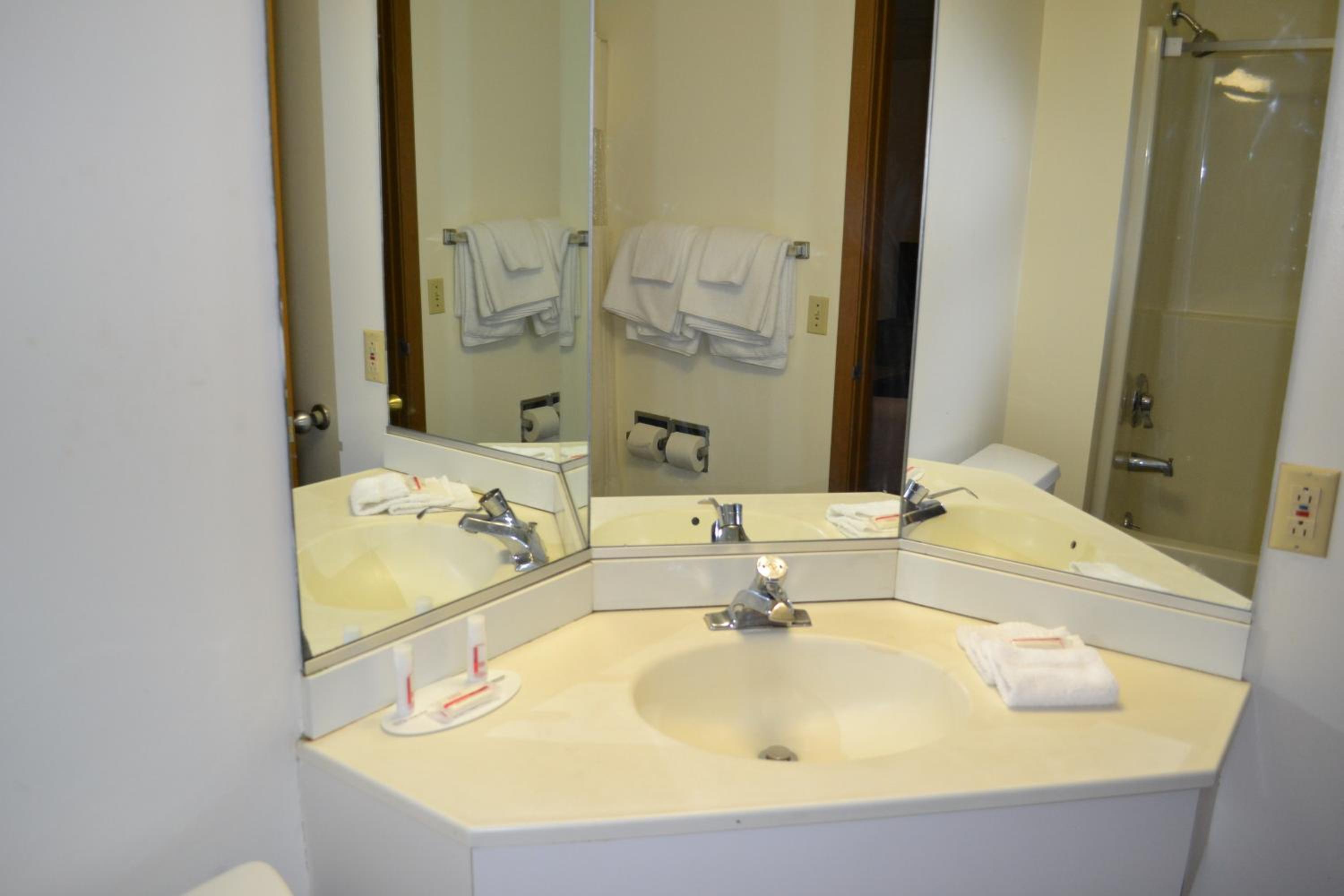 King Room - Non-Smoking - Photo 6