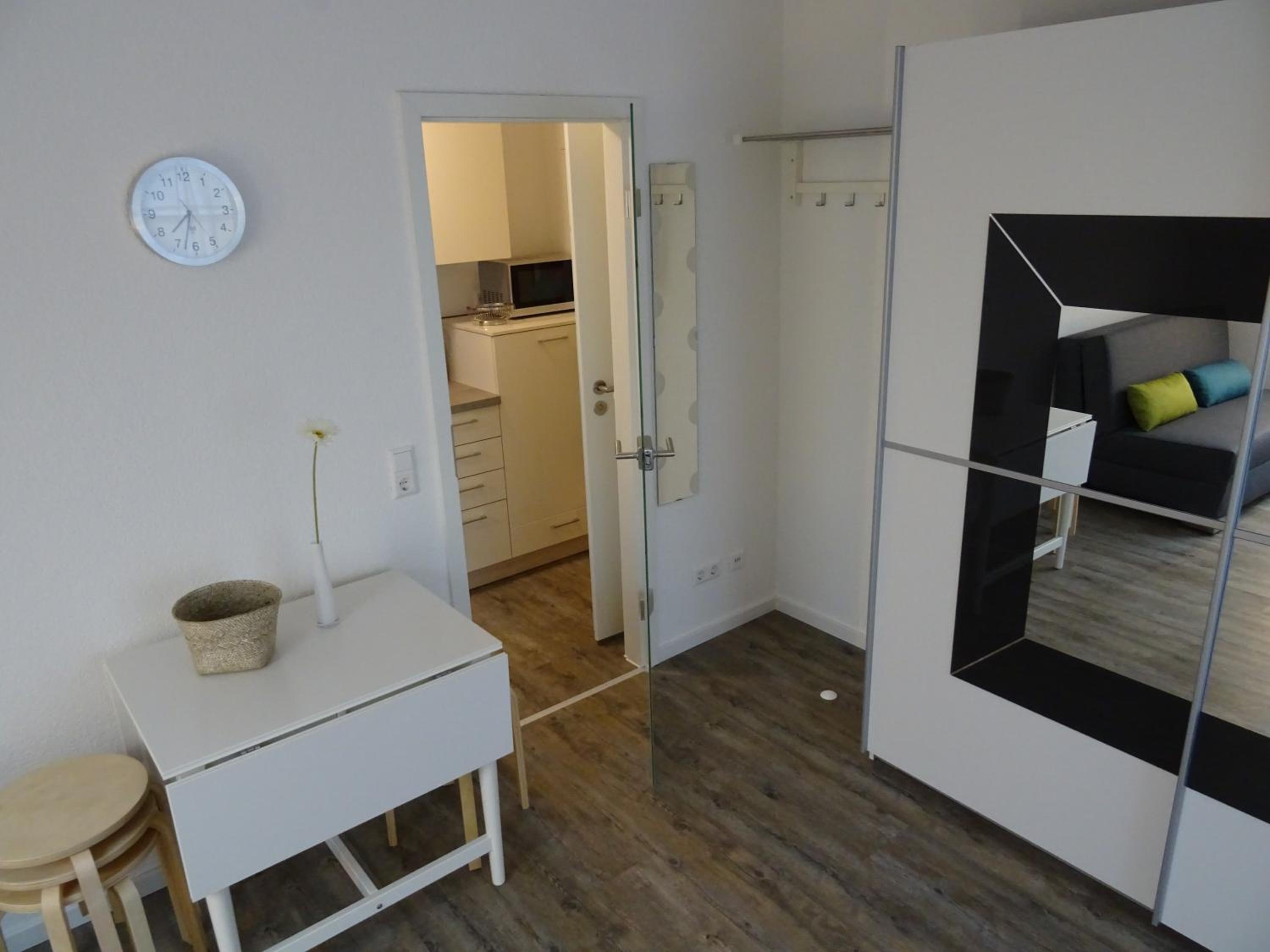 Apartment 4 photo 3