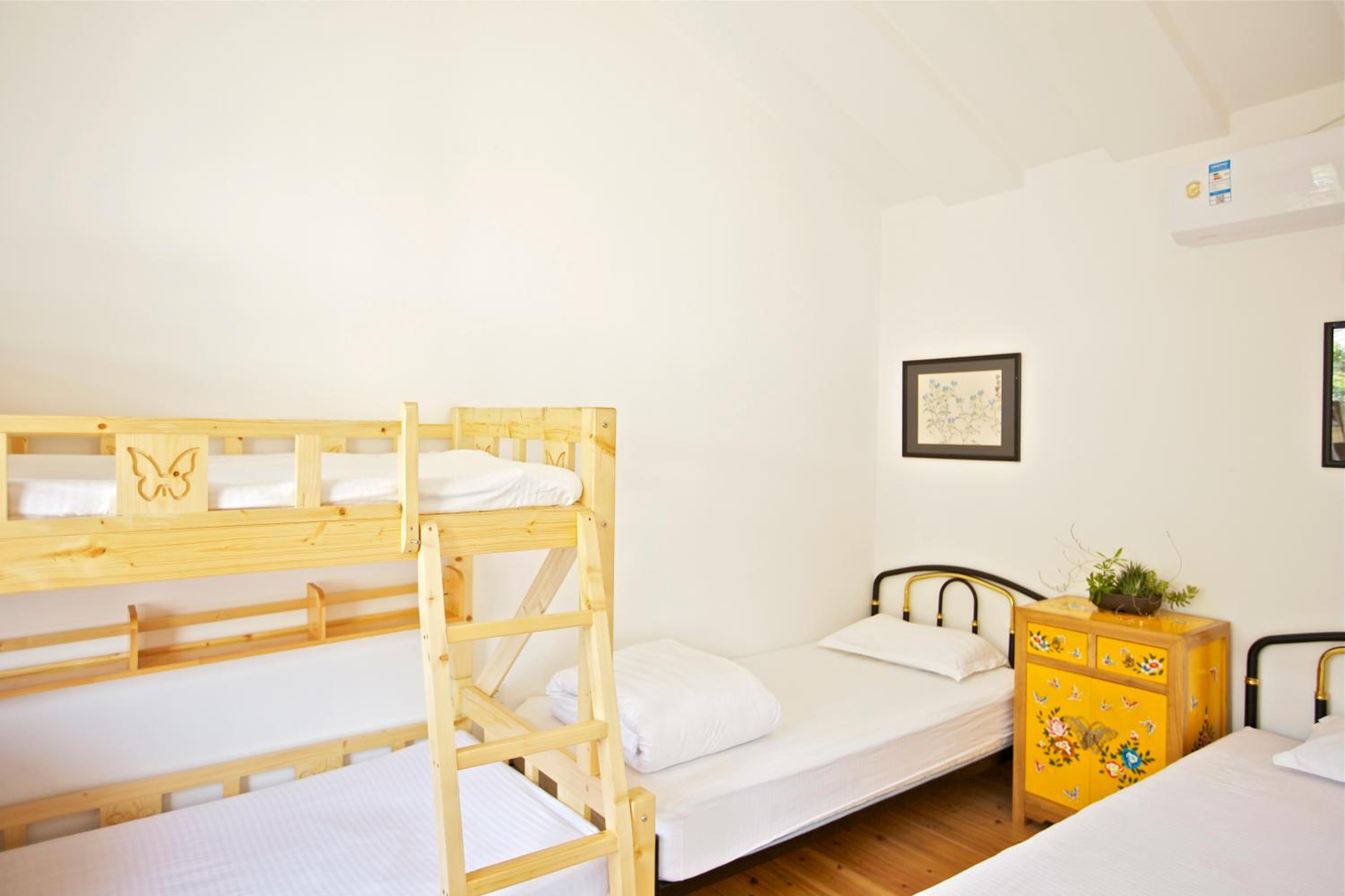 4-Bed Mixed Dormitory Room photo 3