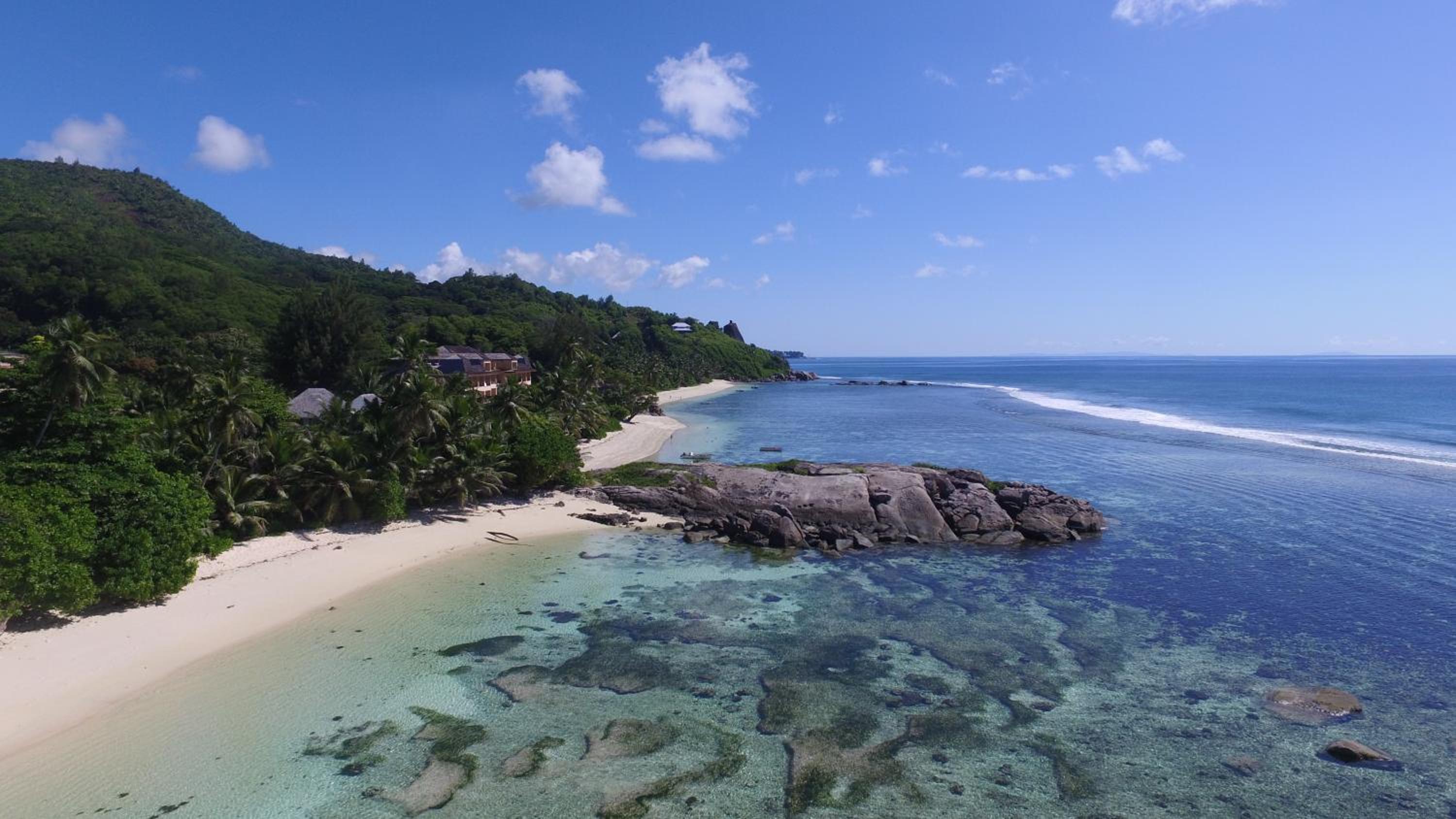 Beachfront Bungalow  photo 3