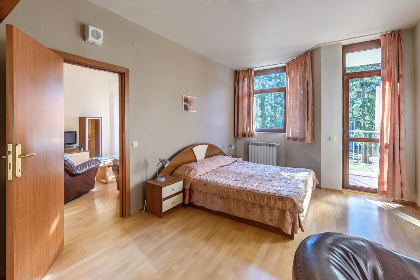 Apartment with Balcony photo 3