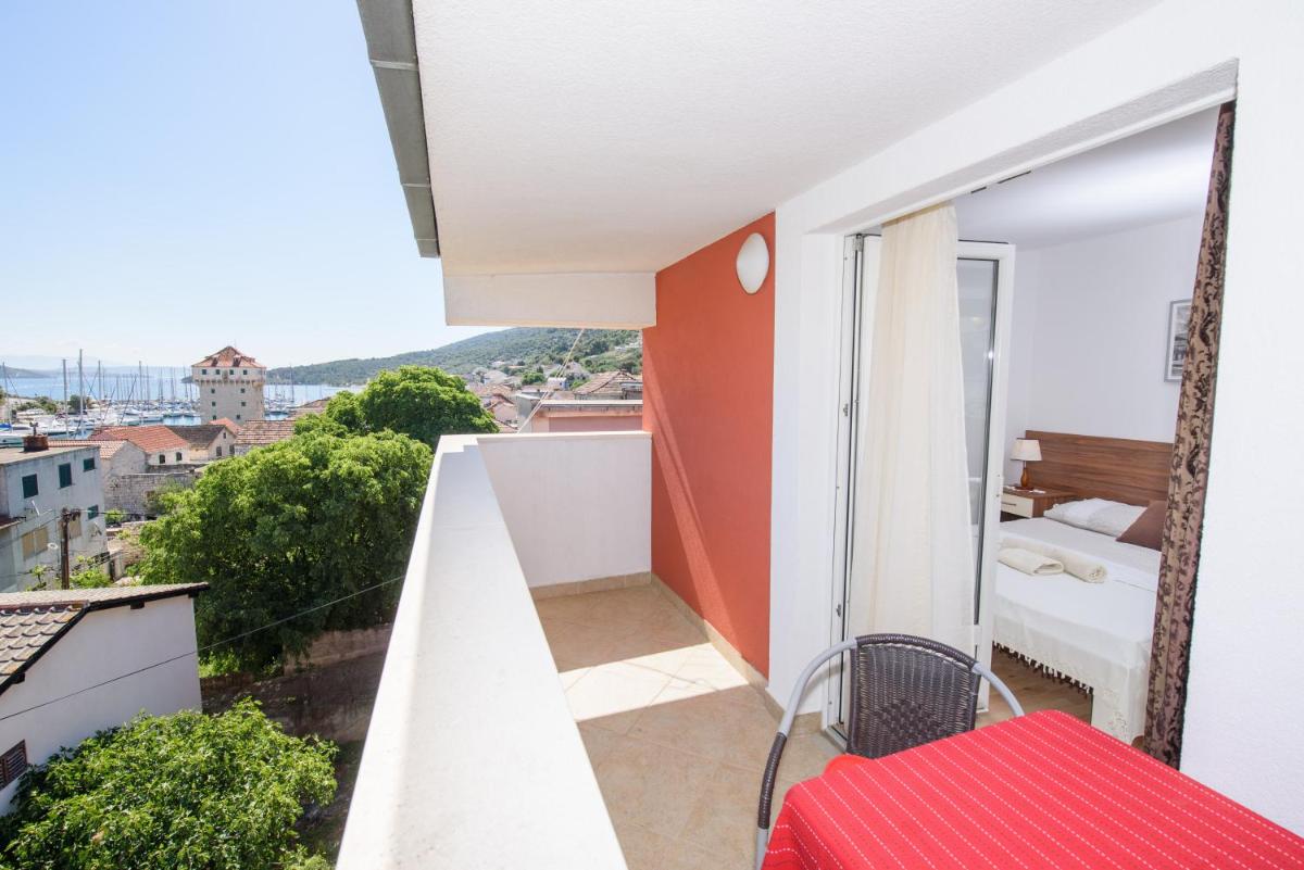 Apartment with Balcony photo 1
