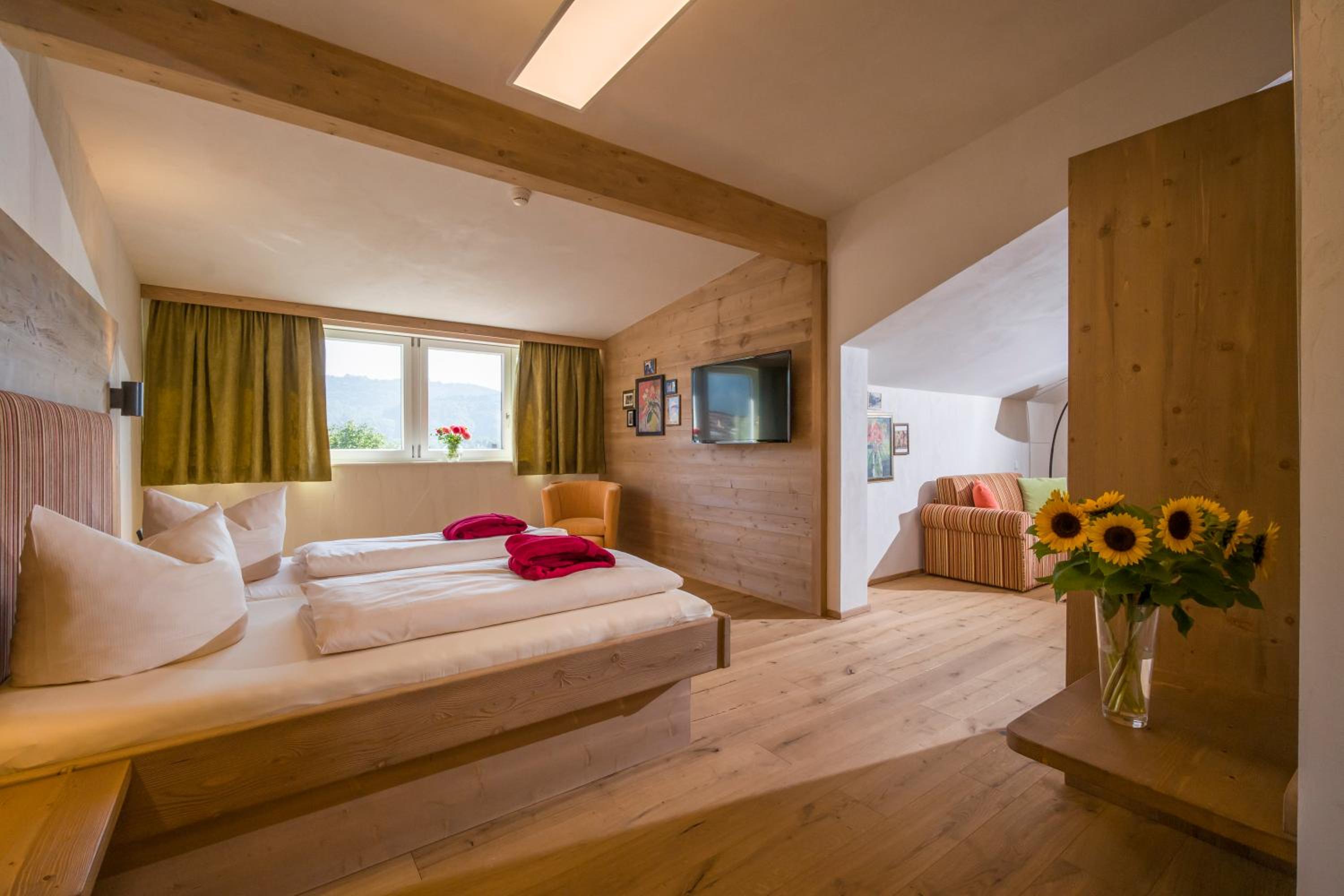 Suite with Mountain View photo 2