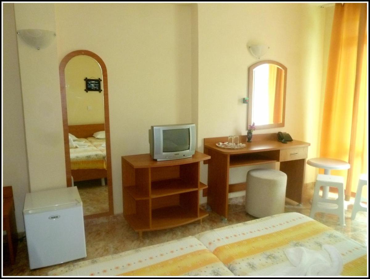 Triple Room with Terrace photo 1