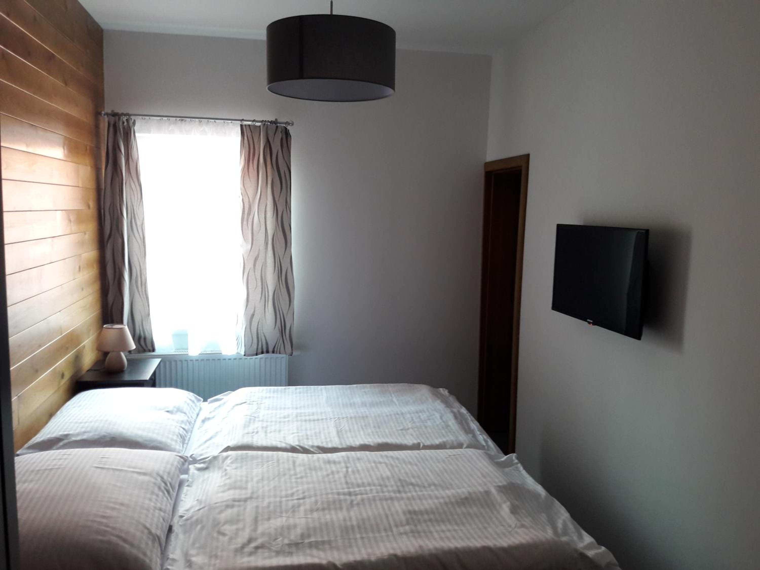 Small Double Room - Photo 6
