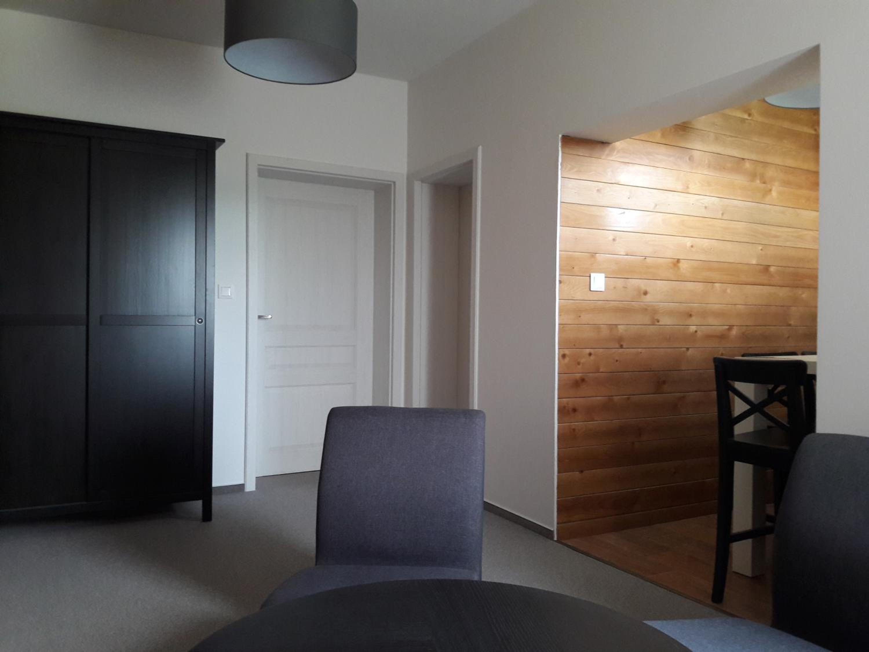One-Bedroom Apartment - Photo 3