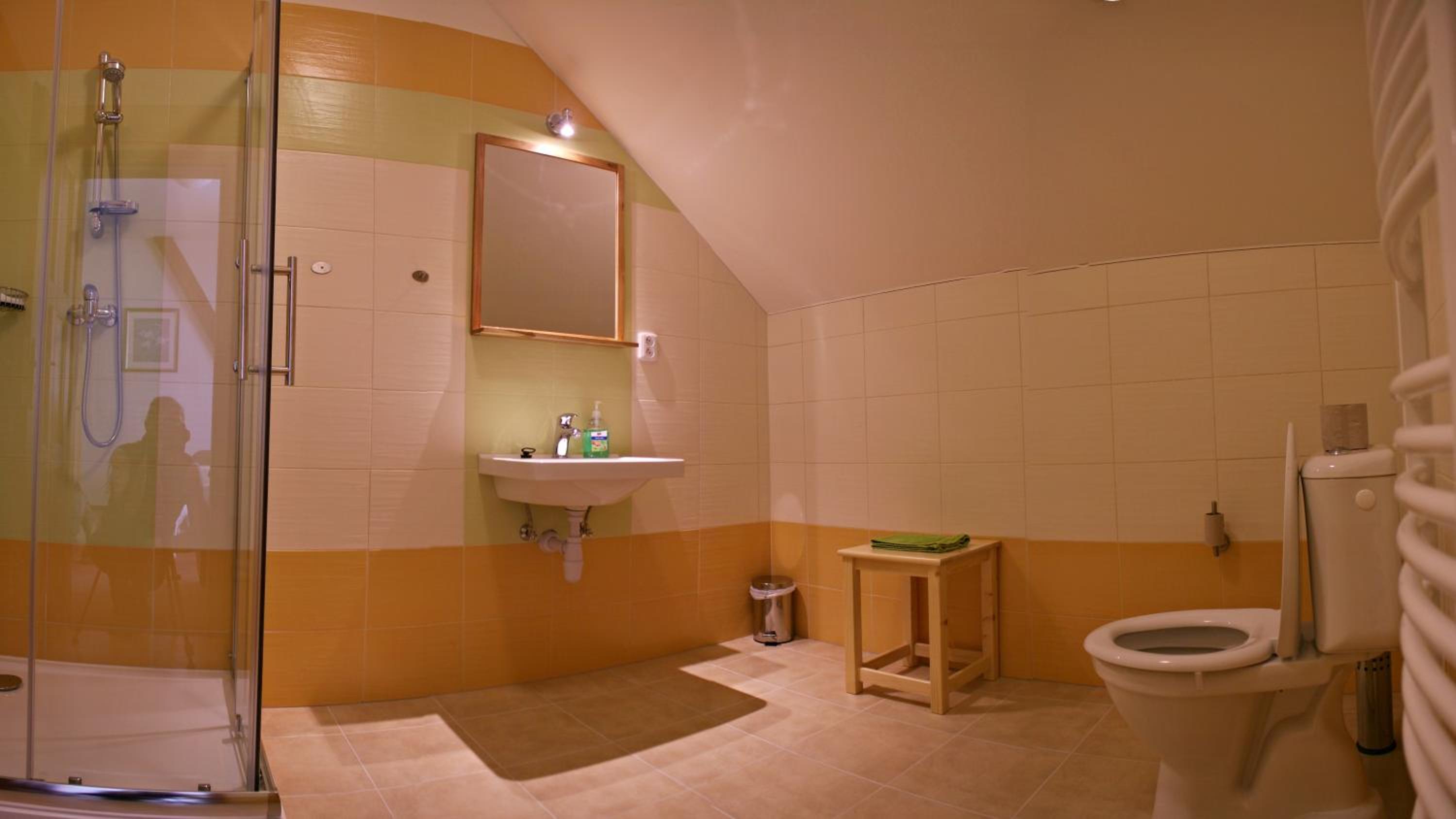 Twin Room with Private Bathroom photo 2