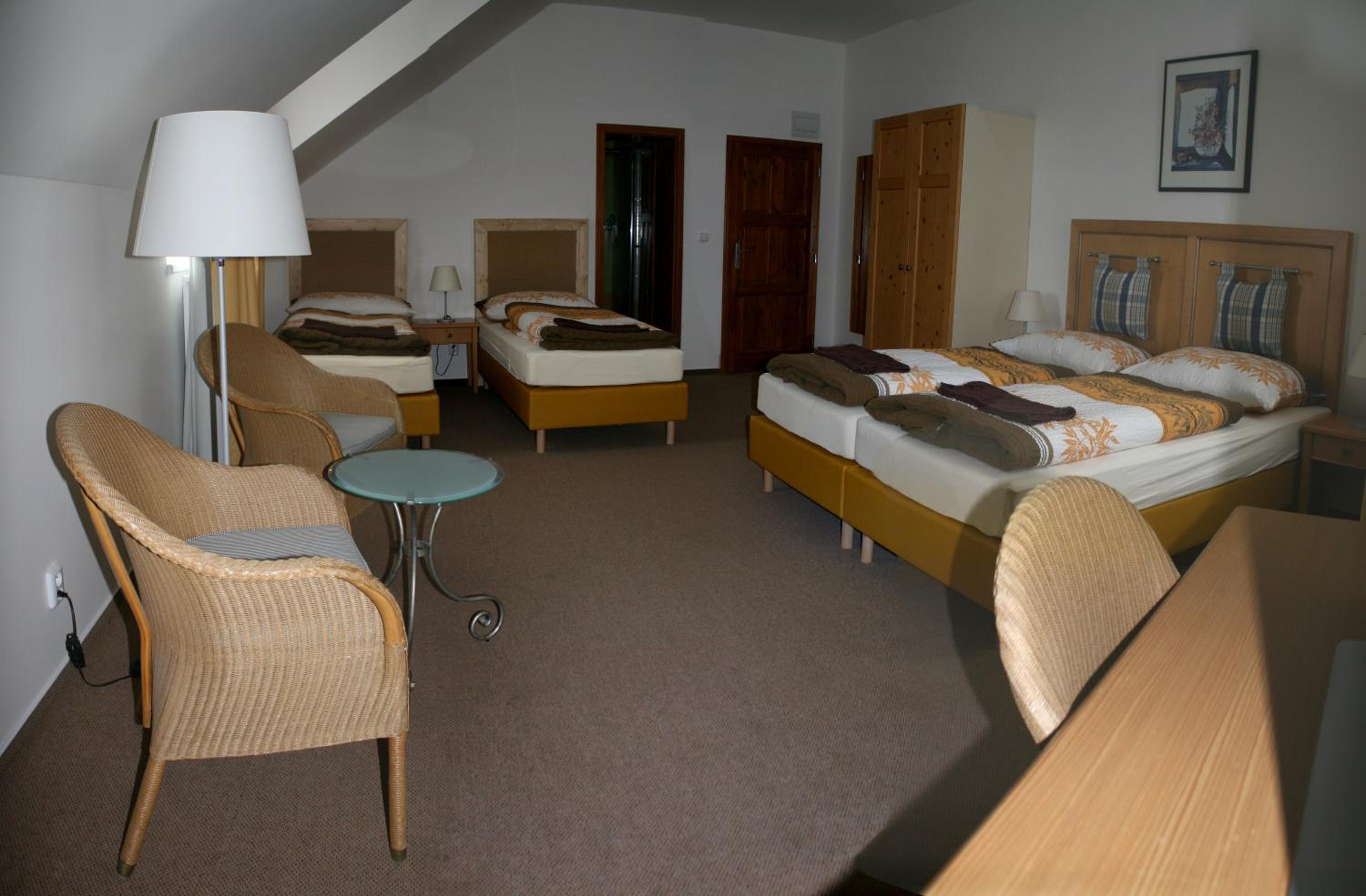 Quadruple Room with Private Bathroom photo 3