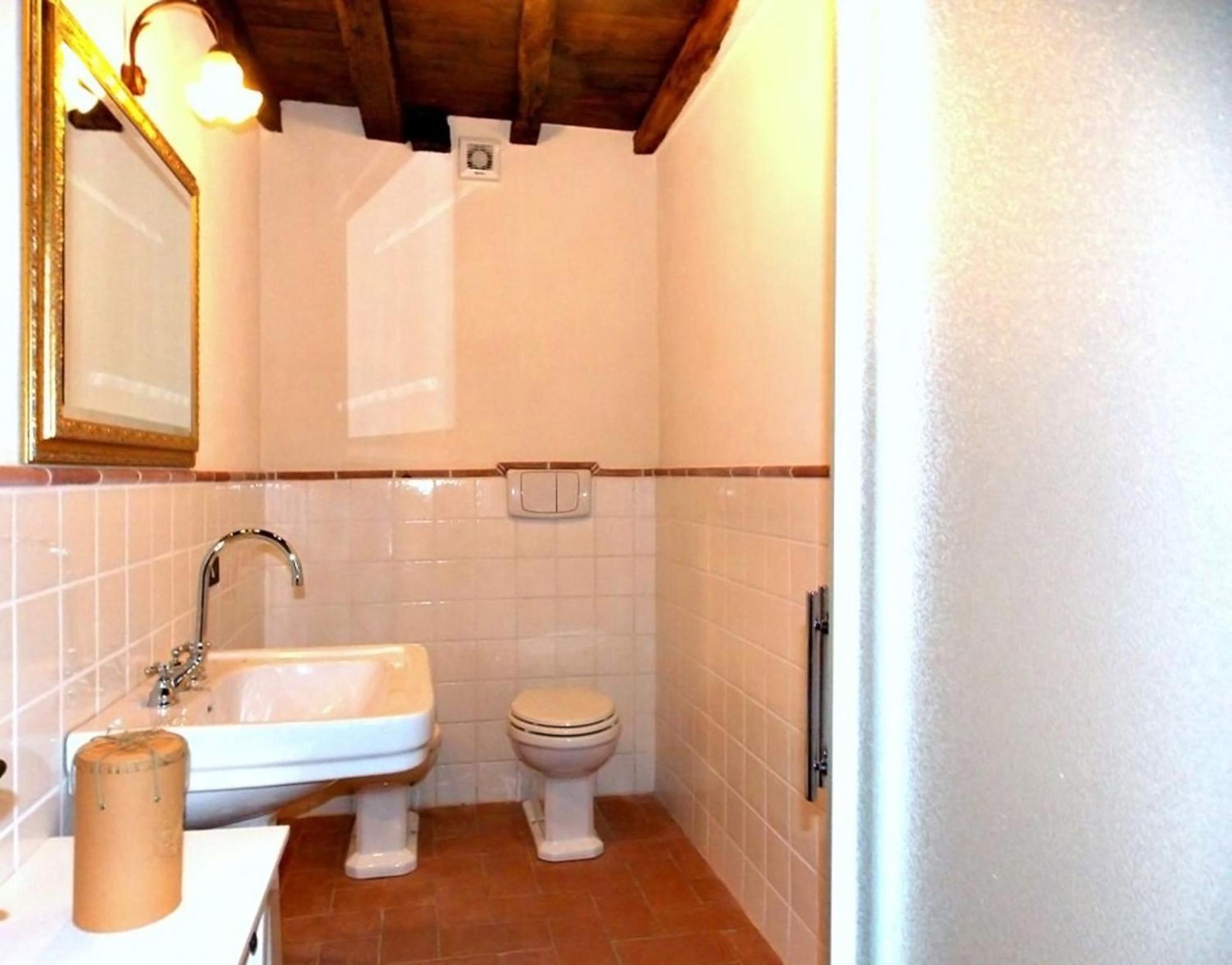Apartment with Shower photo 3