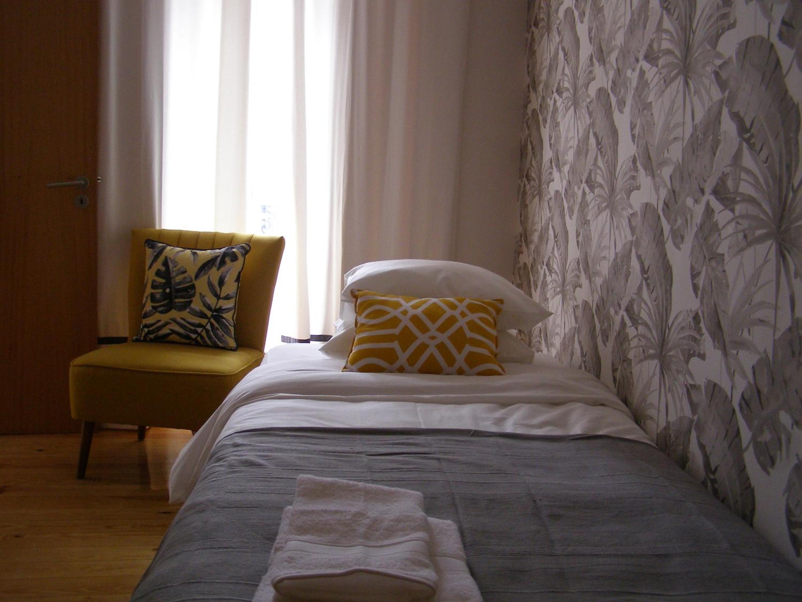 Single Room with Shared Bathroom photo 2