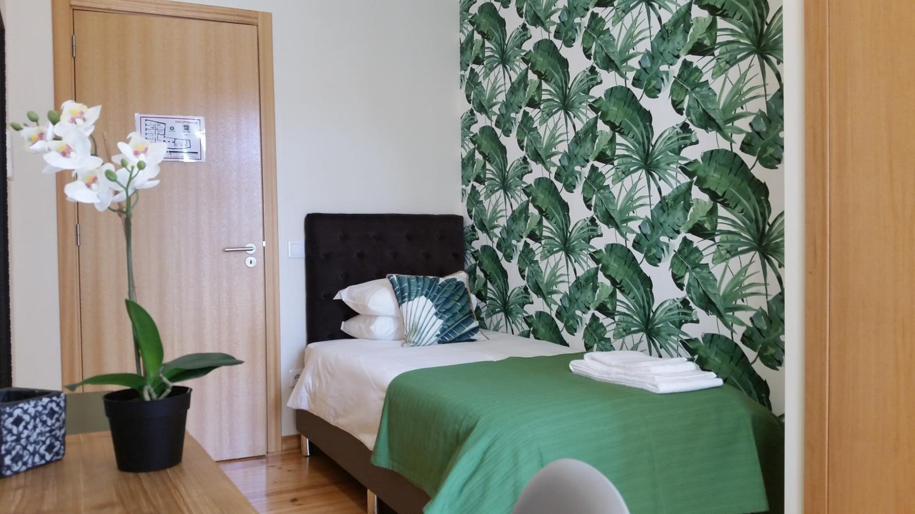 Single Room with Shared Bathroom photo 1