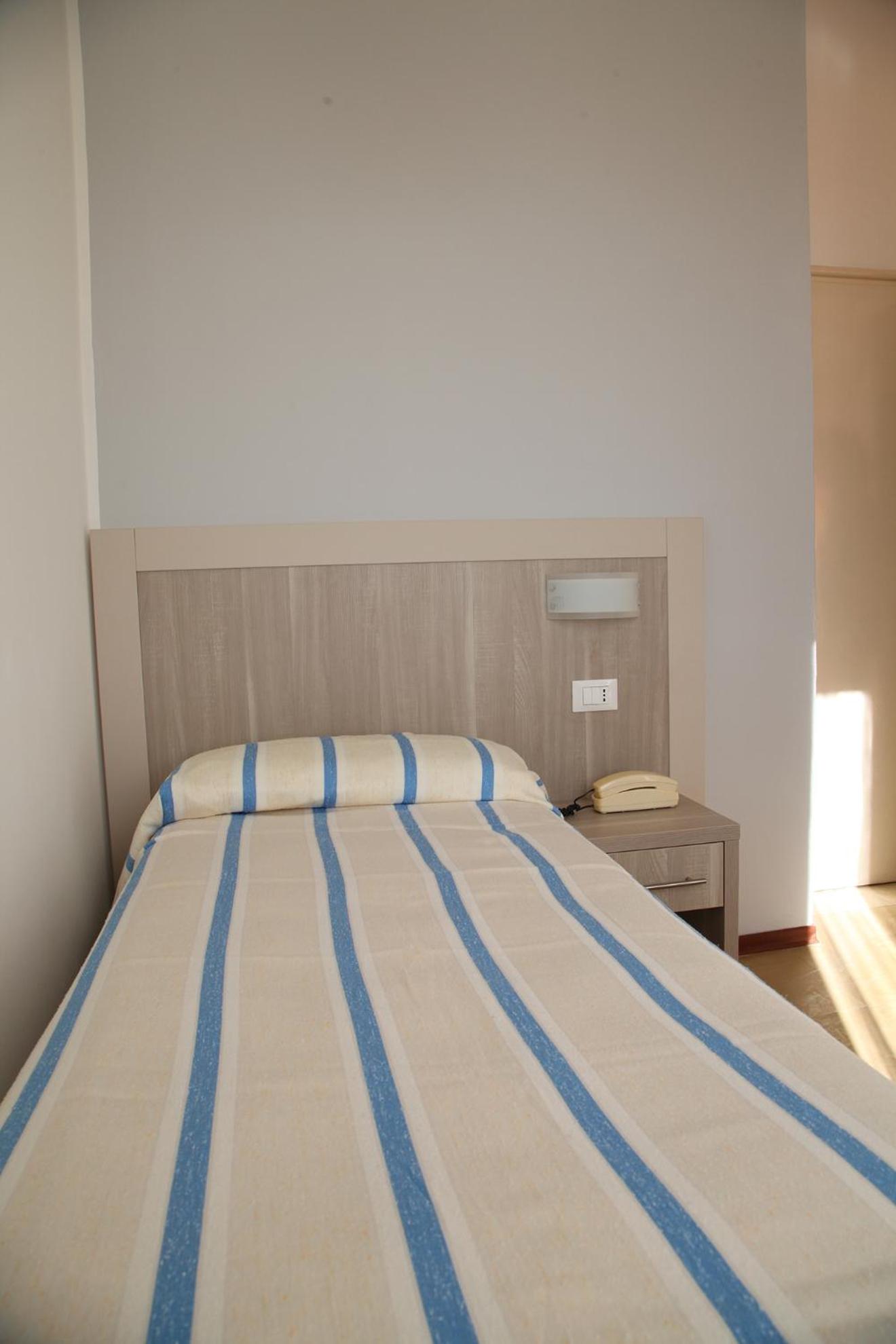 Single Room photo 3