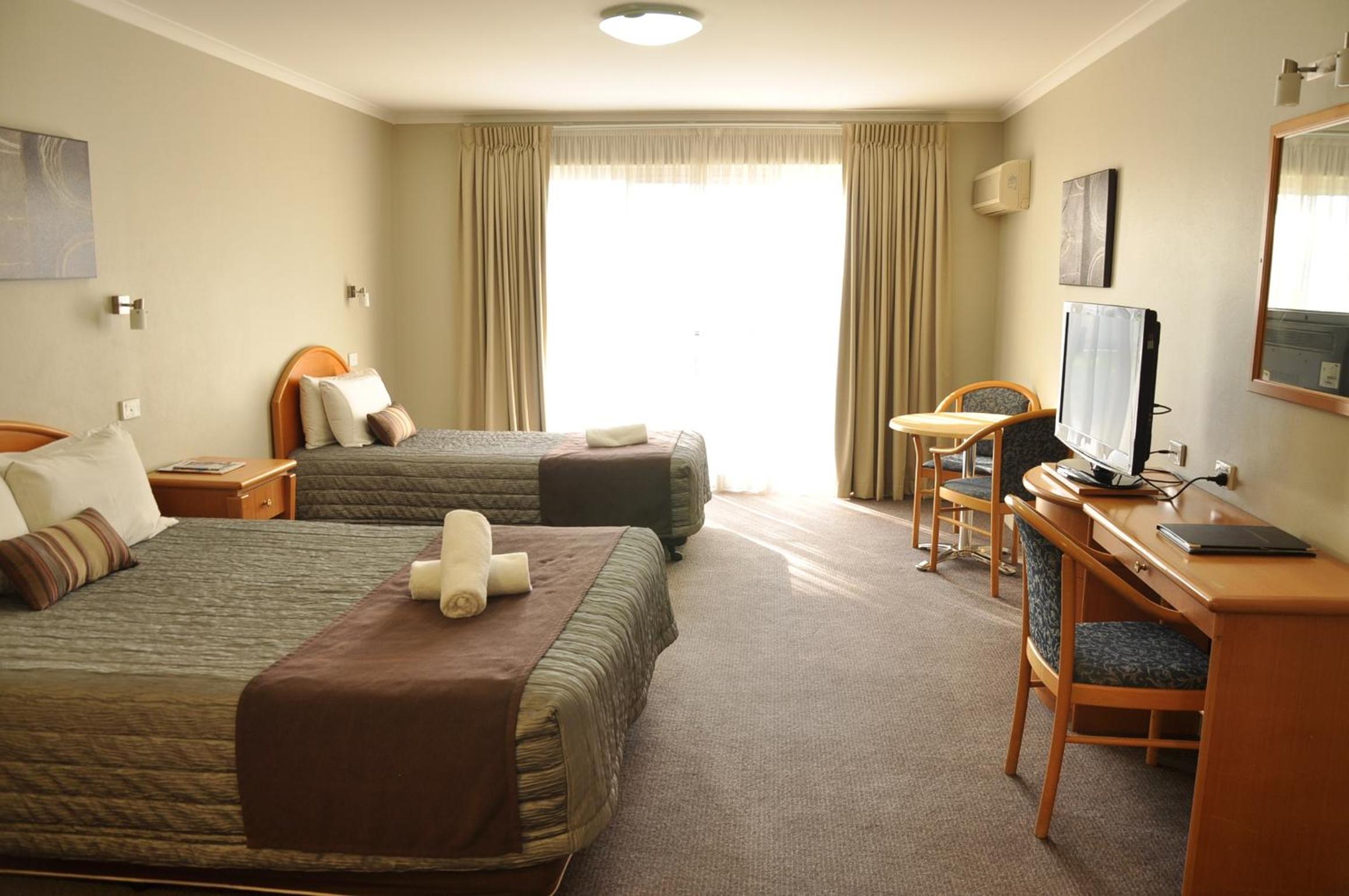 Superior Triple Room photo 3