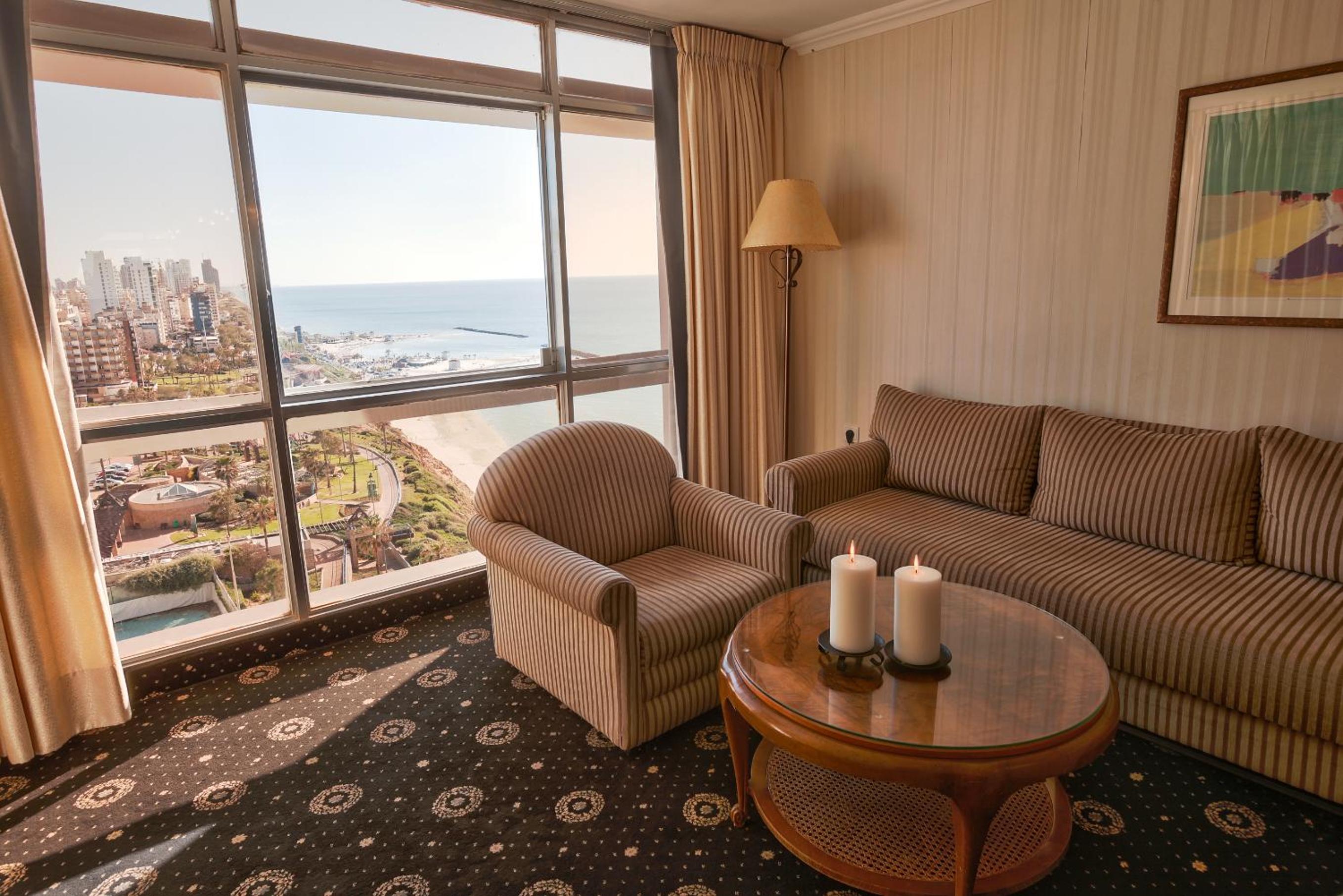 Junior Suite with Balcony and Sea View - Photo 6