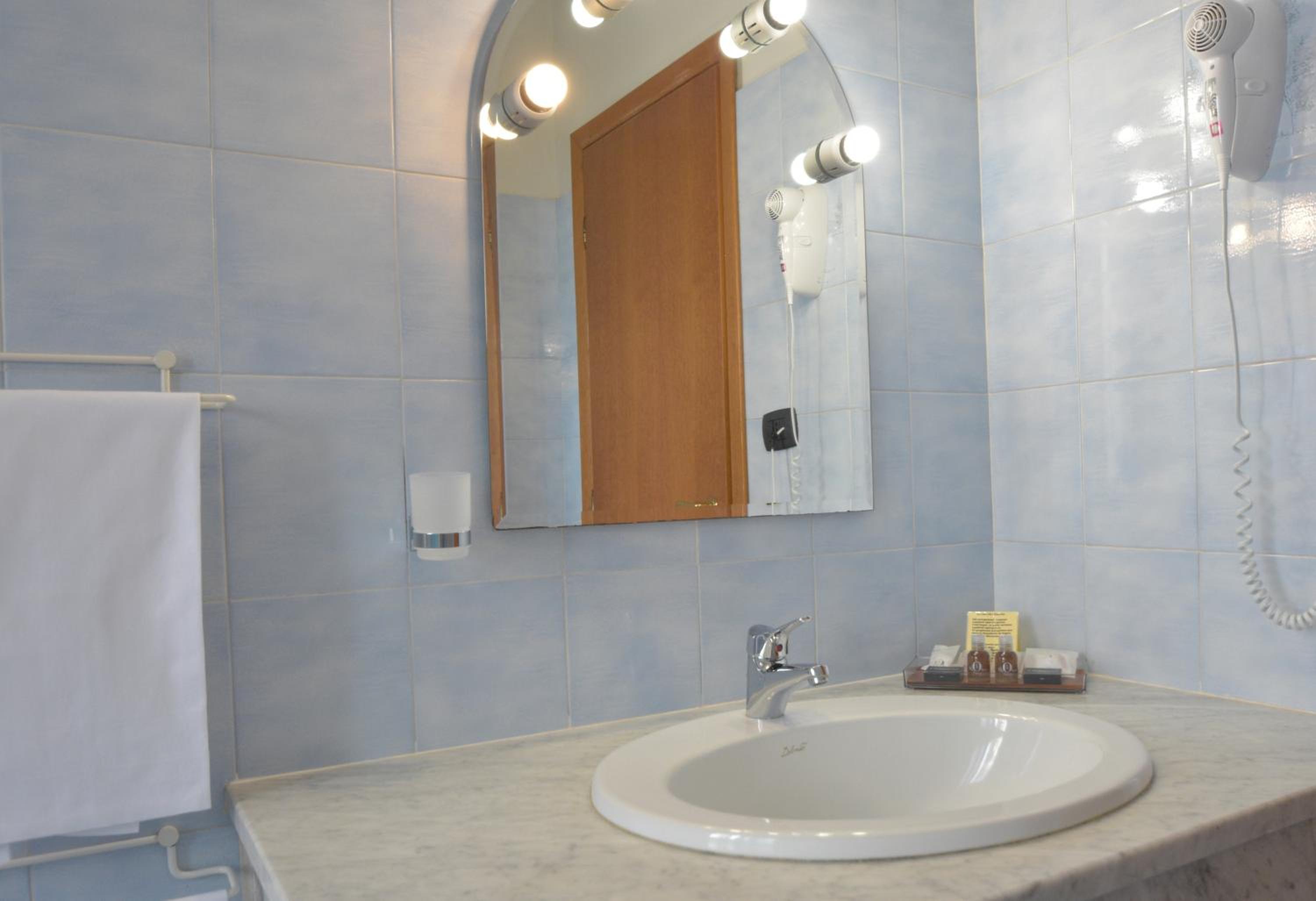 Quadruple Room - Photo 6