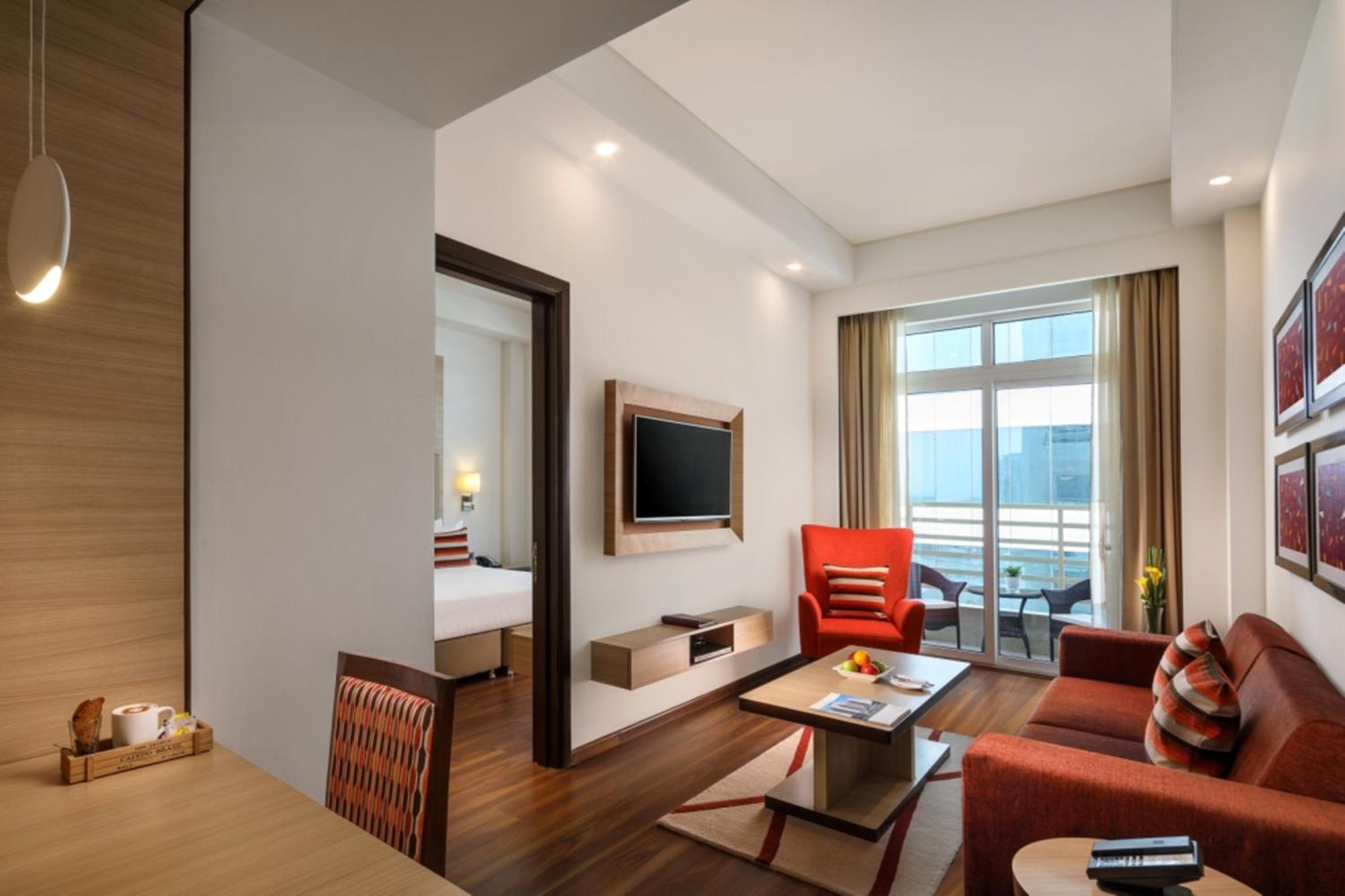 Deluxe Suite - Photo 6