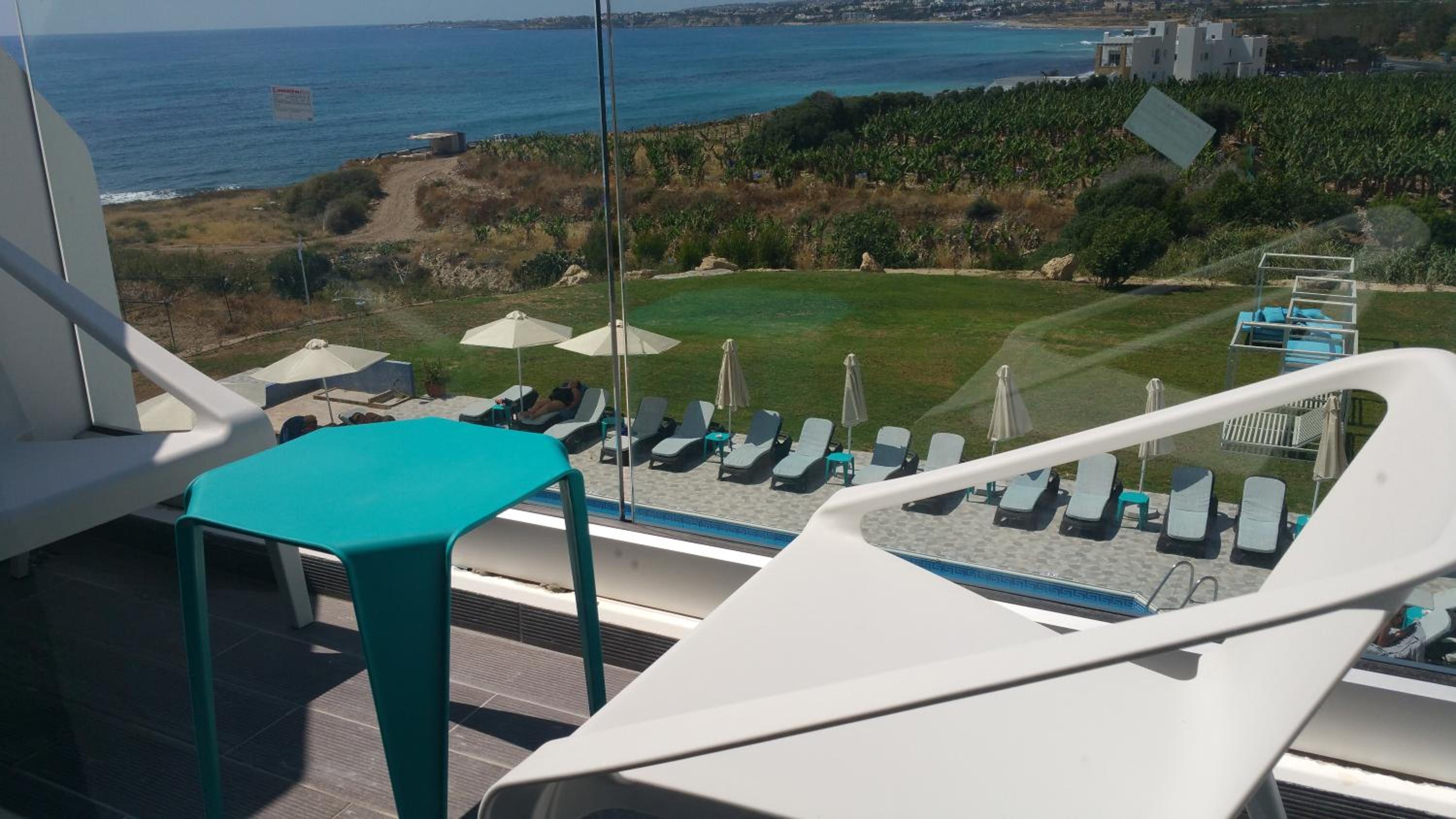 One-Bedroom Suite with Sea and Pool View