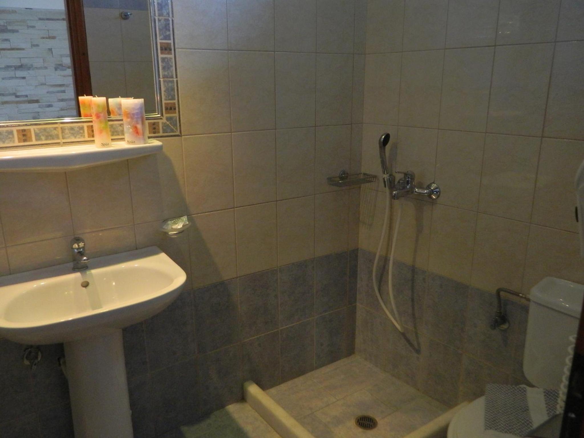 Triple Room - Photo 13