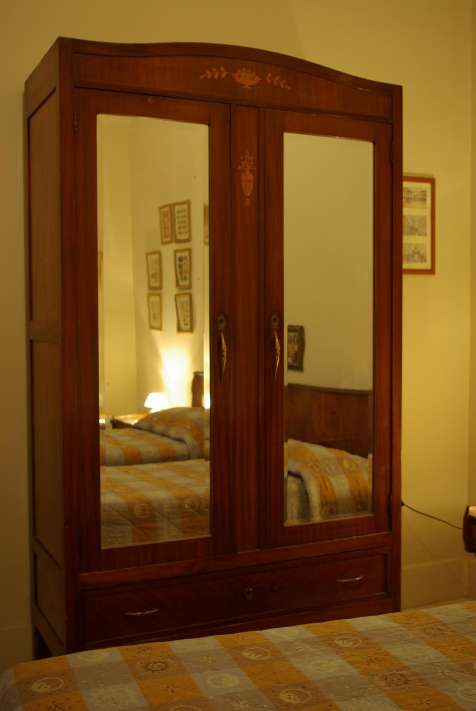 Double or Twin Room with Private Bathroom - Photo 6