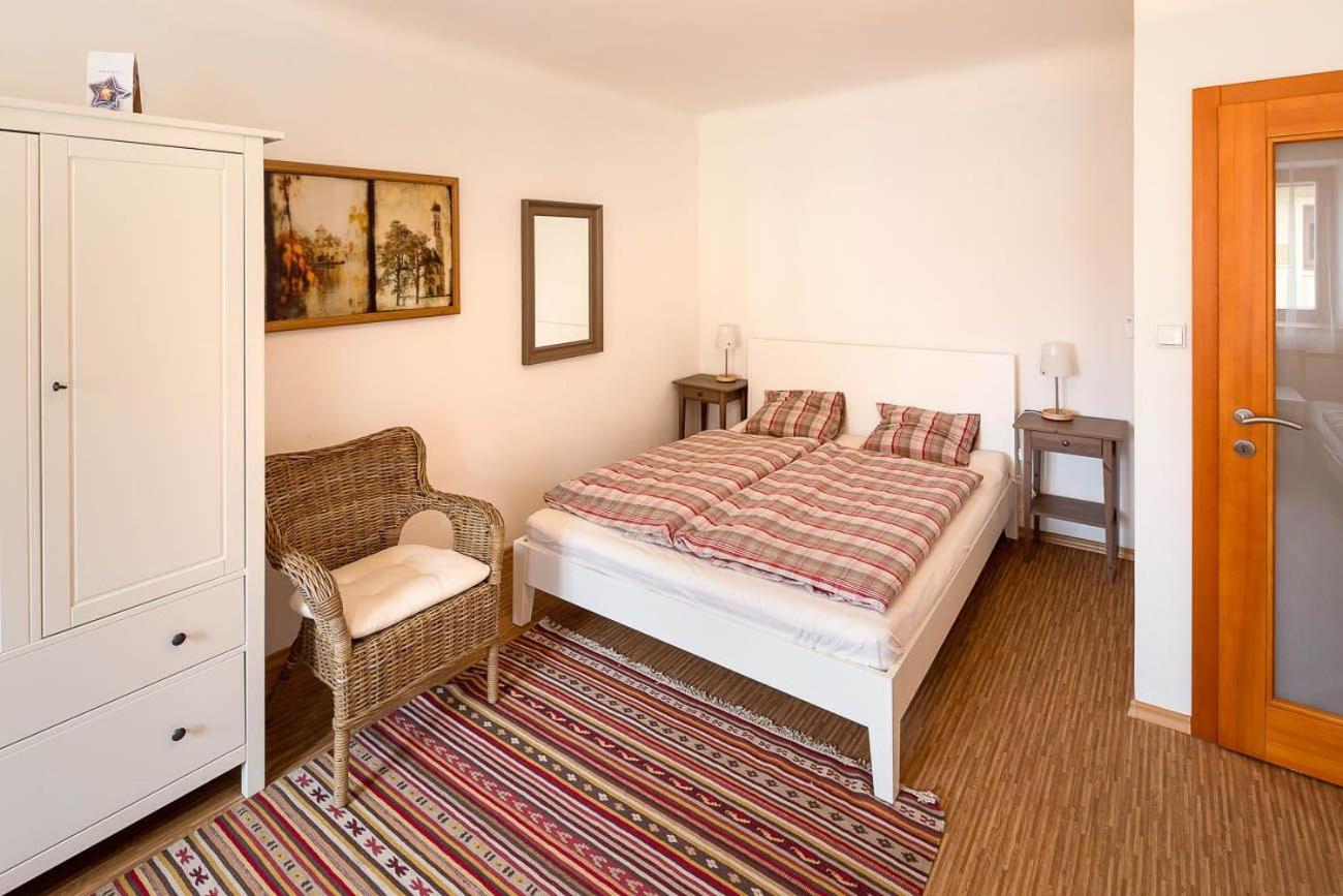 One-Bedroom Apartment - Photo 1