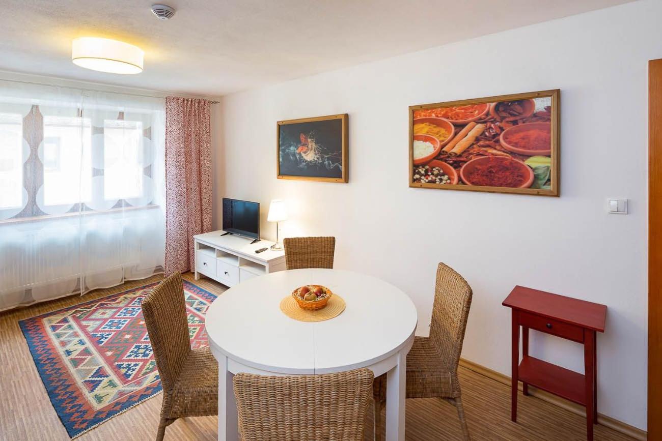 One-Bedroom Apartment - Photo 3