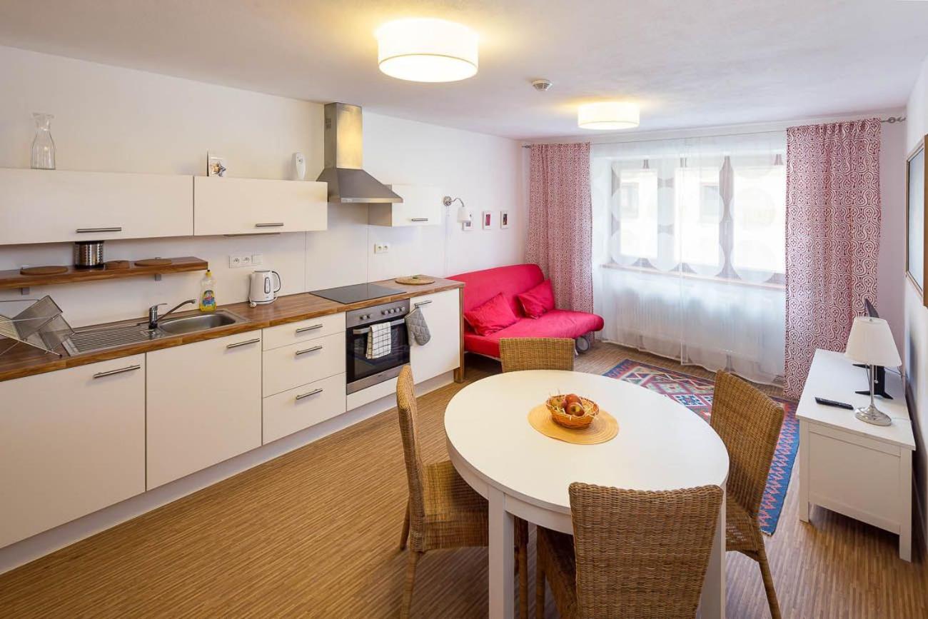 One-Bedroom Apartment - Photo 2