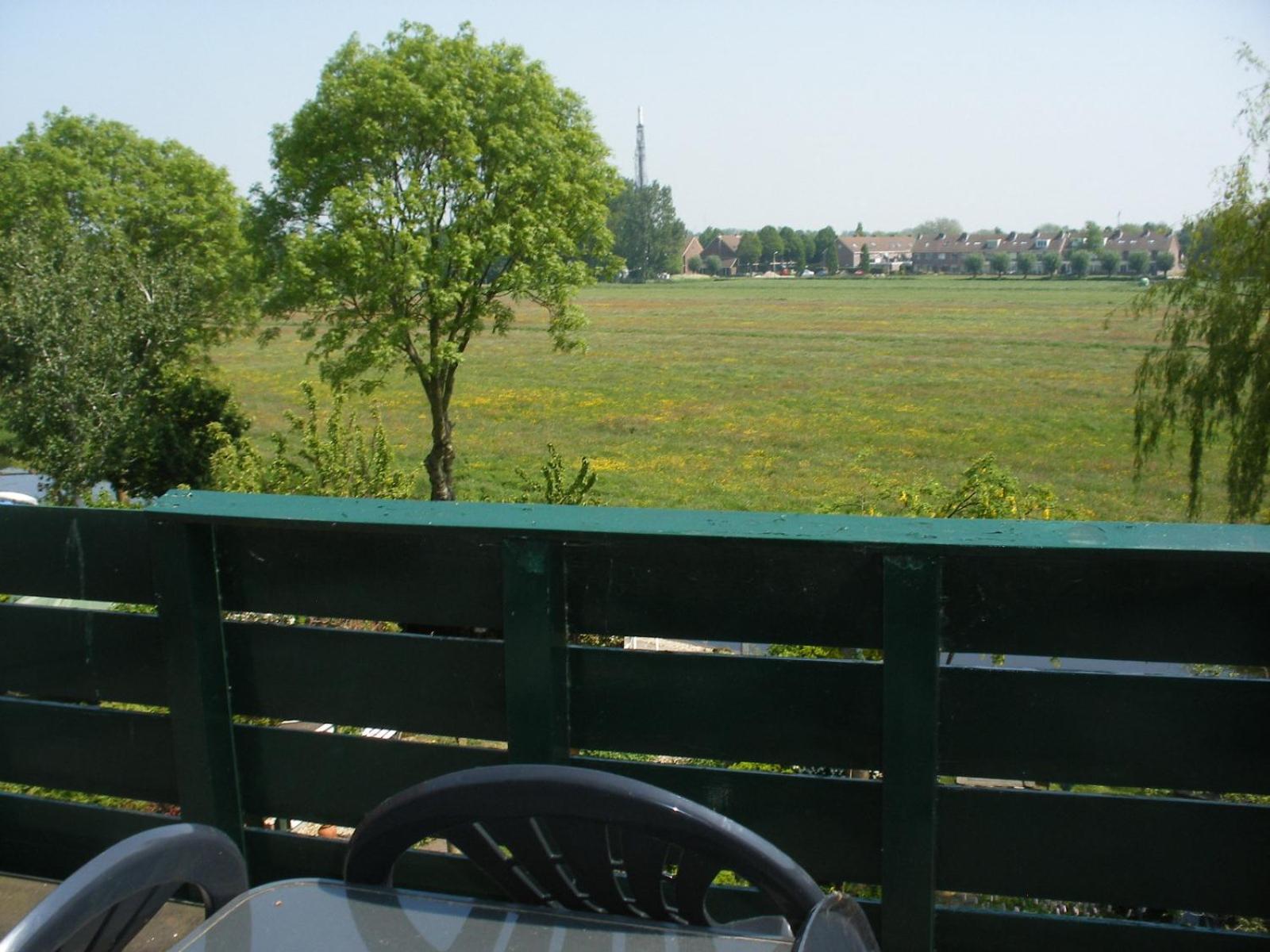 Family Room with Garden View - Photo 2