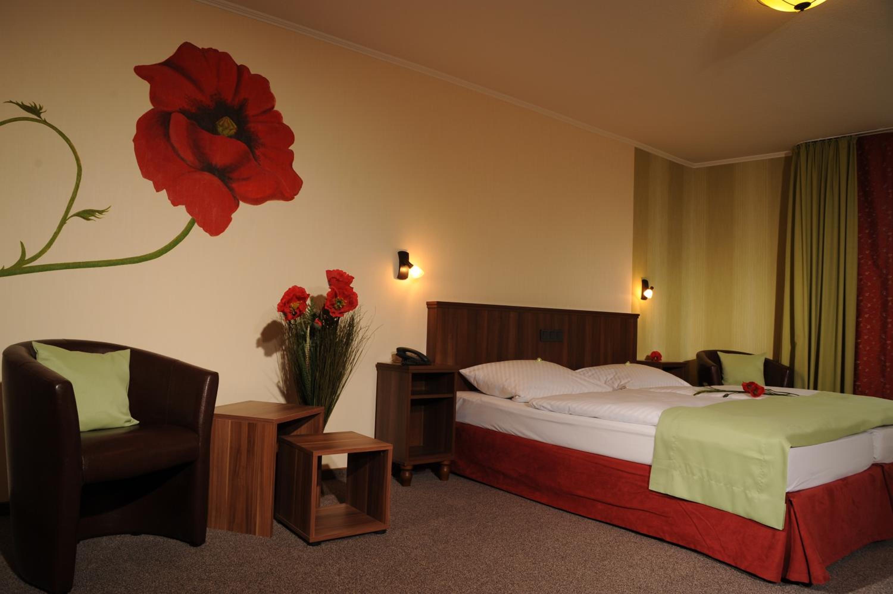 Double Room with Lake View - Photo 4