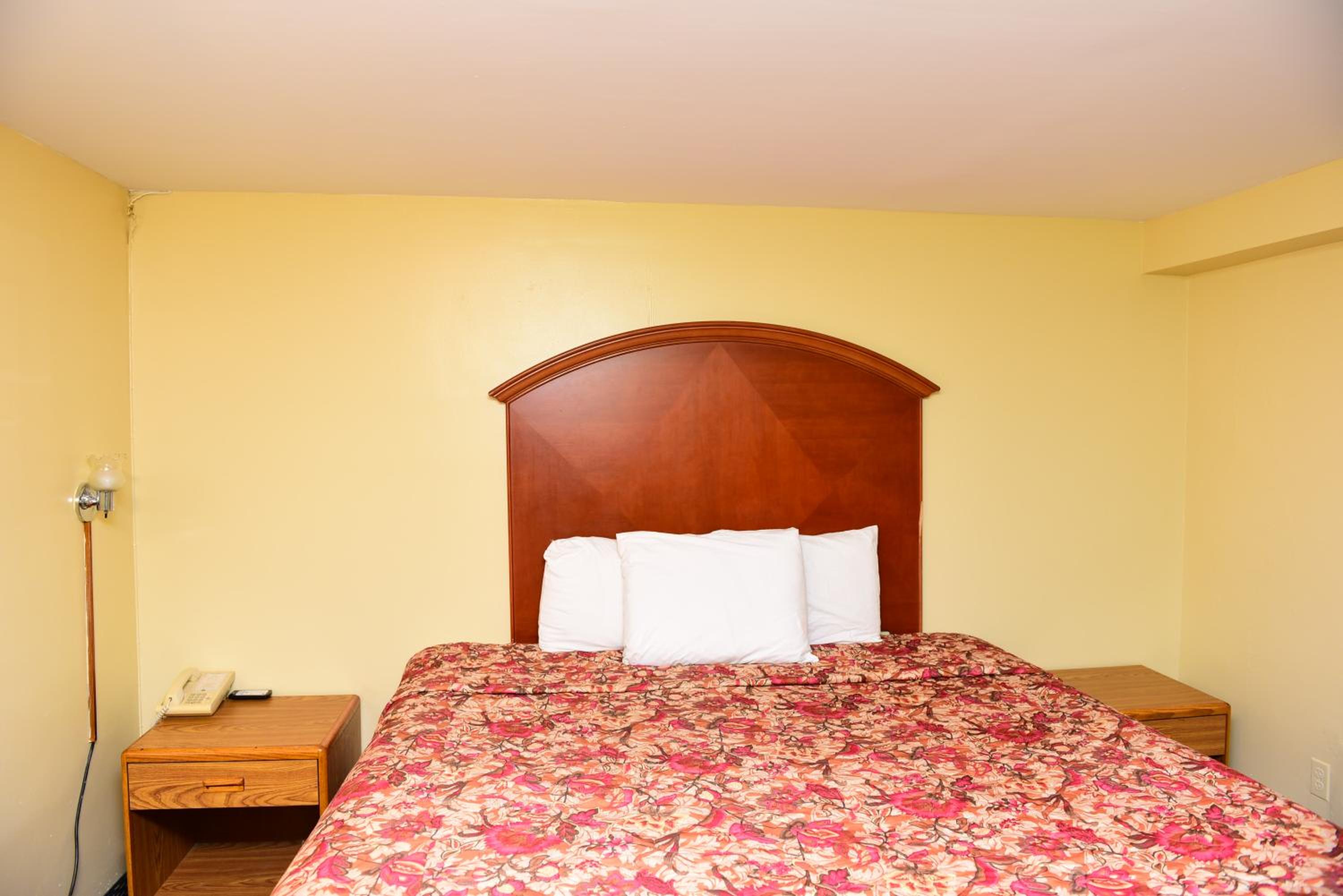 King Room - Non-Smoking photo 1