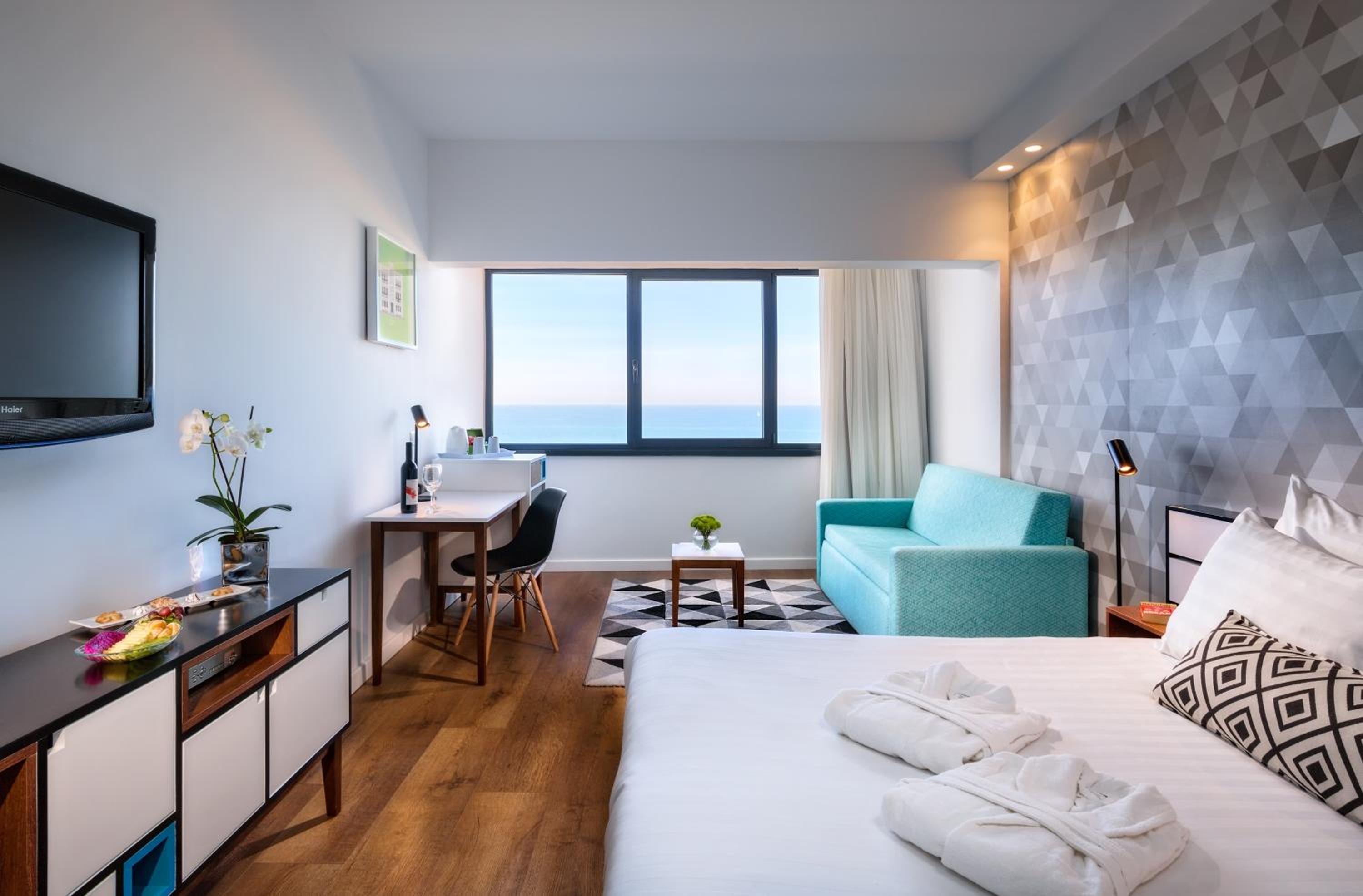 Deluxe Double or Twin Room with Sea View - Photo 1