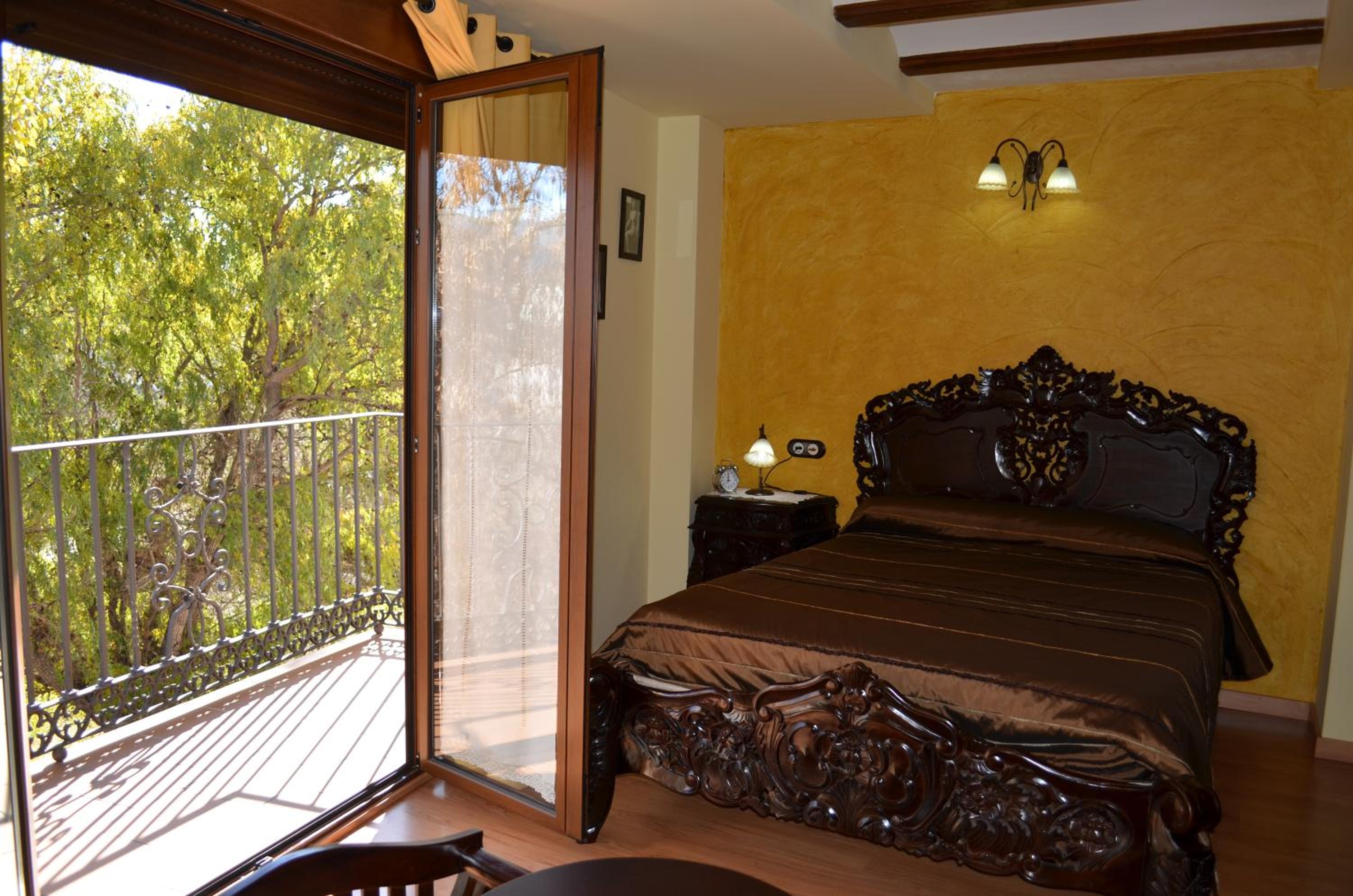 Deluxe Double Room with Balcony photo 2