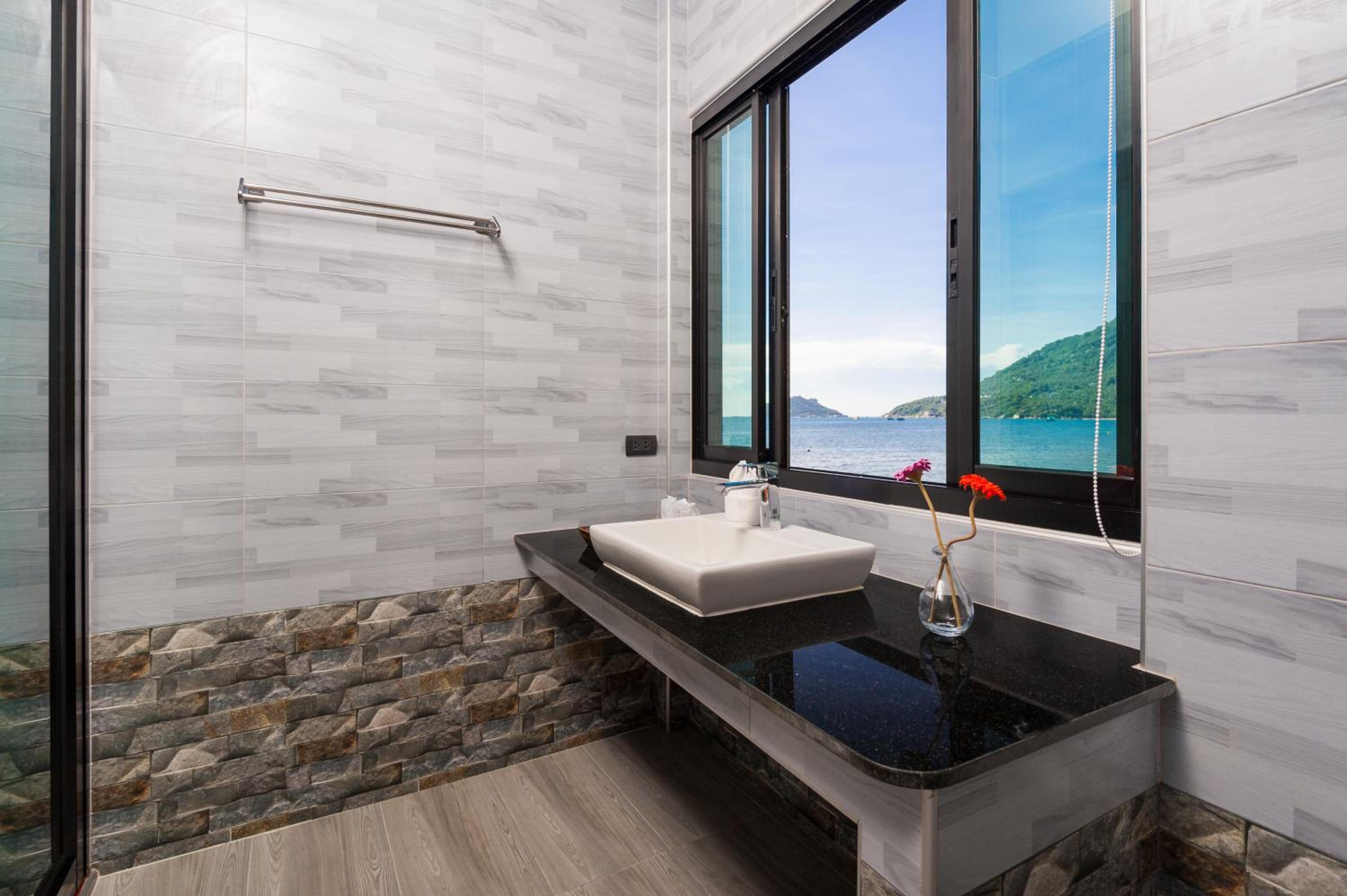 Family Room with Sea View - Photo 11