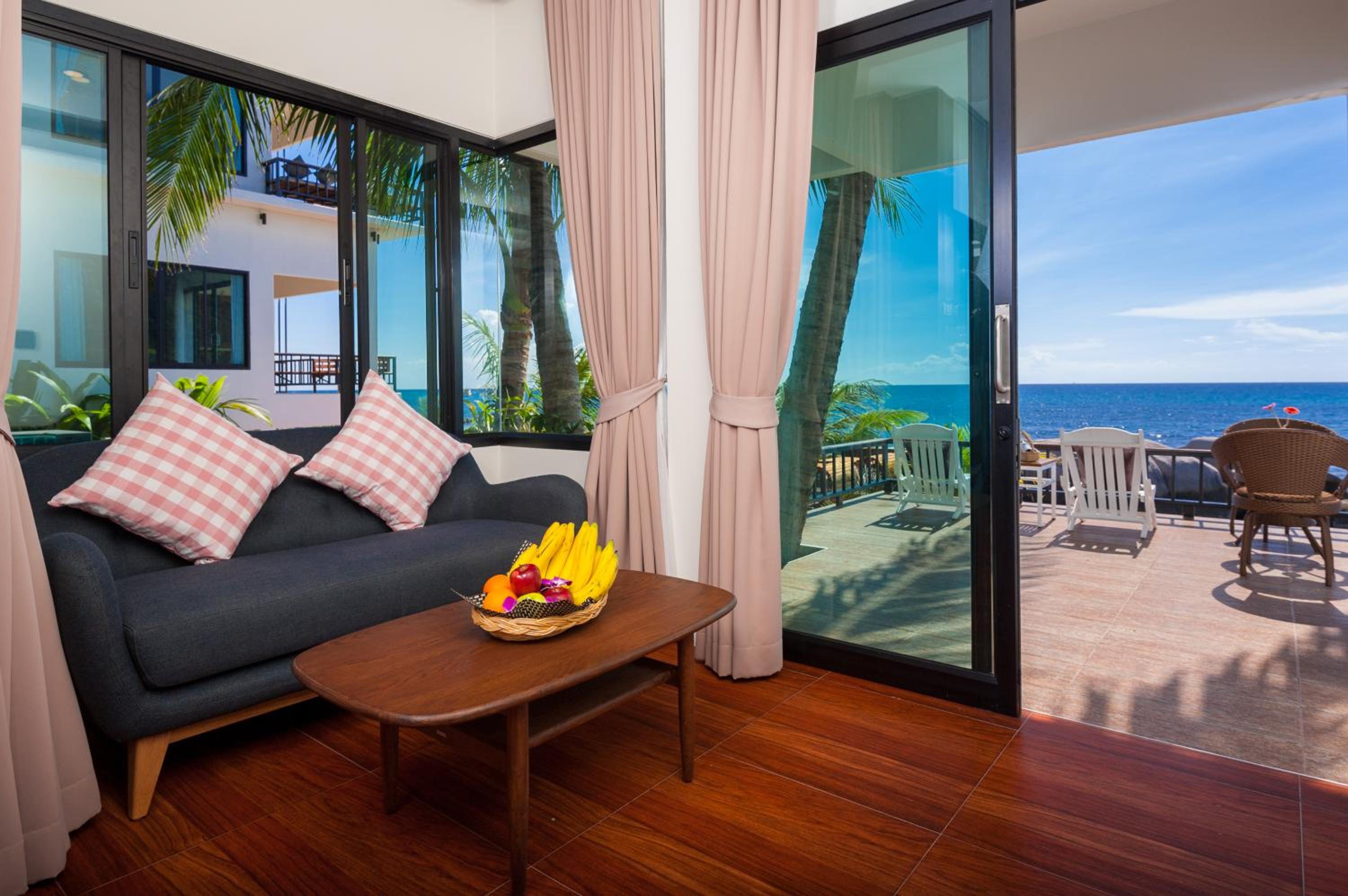 Family Room with Sea View - Photo 2