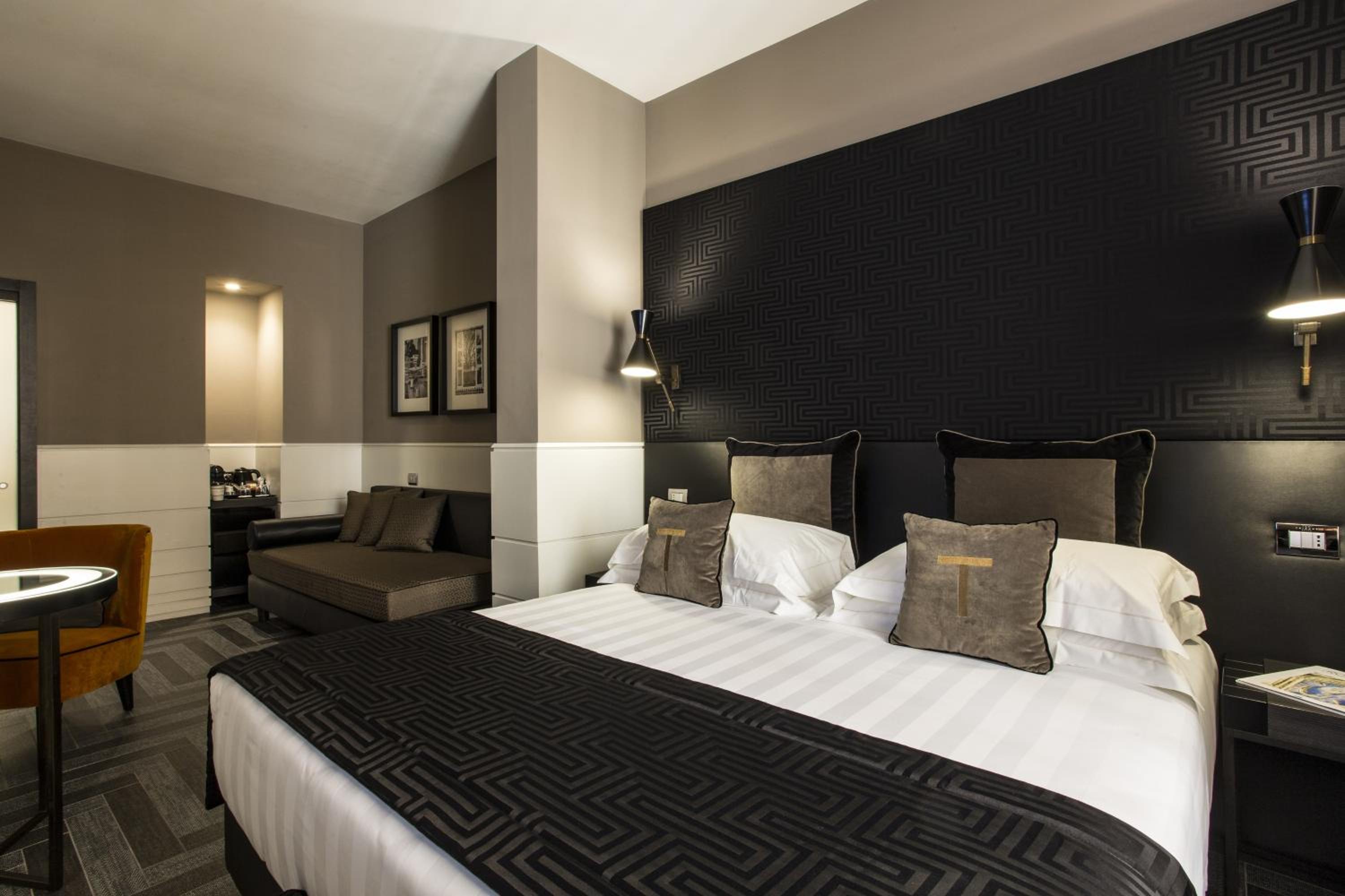 Premium King Room photo 2