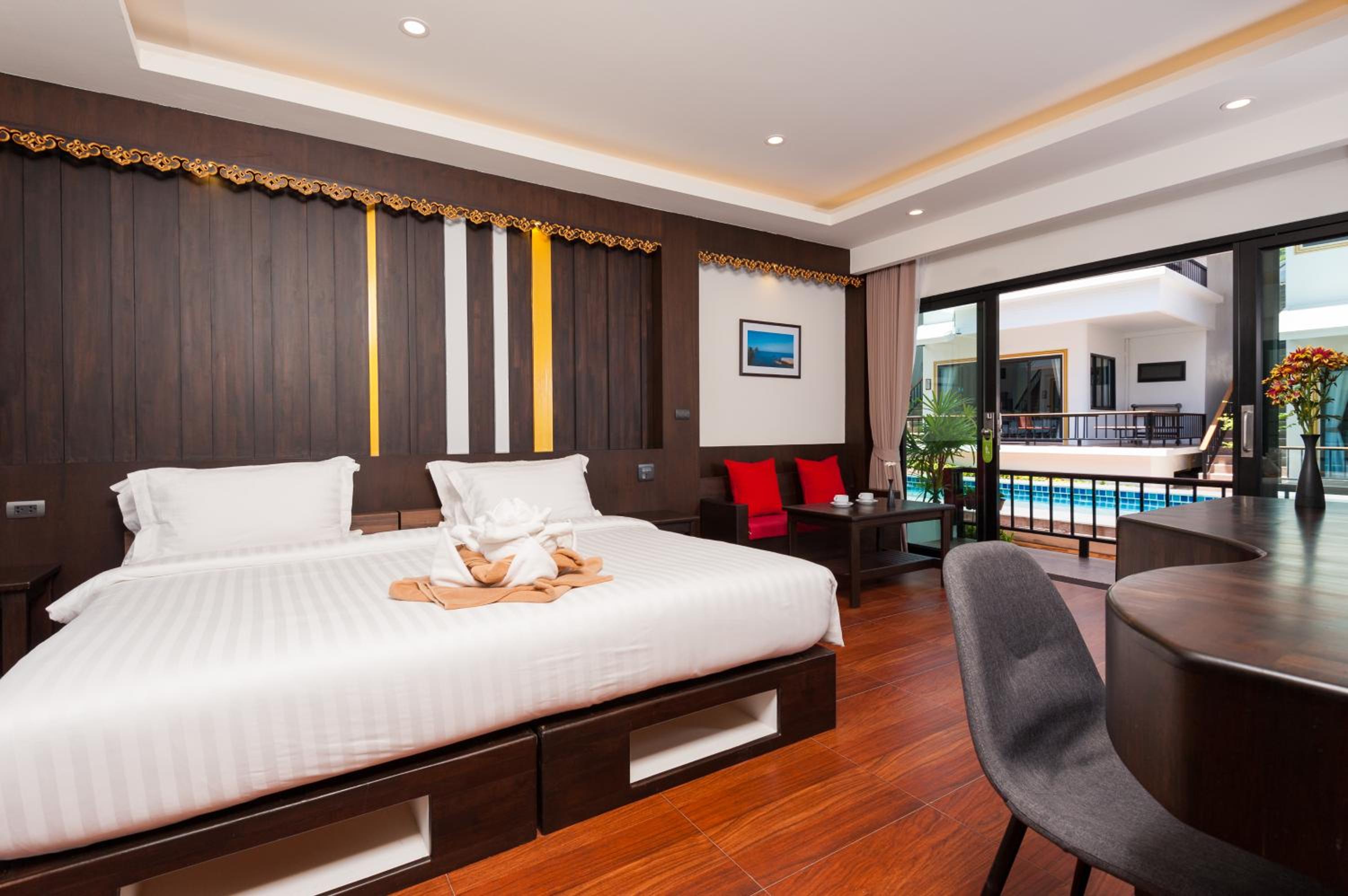 Superior Double or Twin Room with Pool View - Photo 11