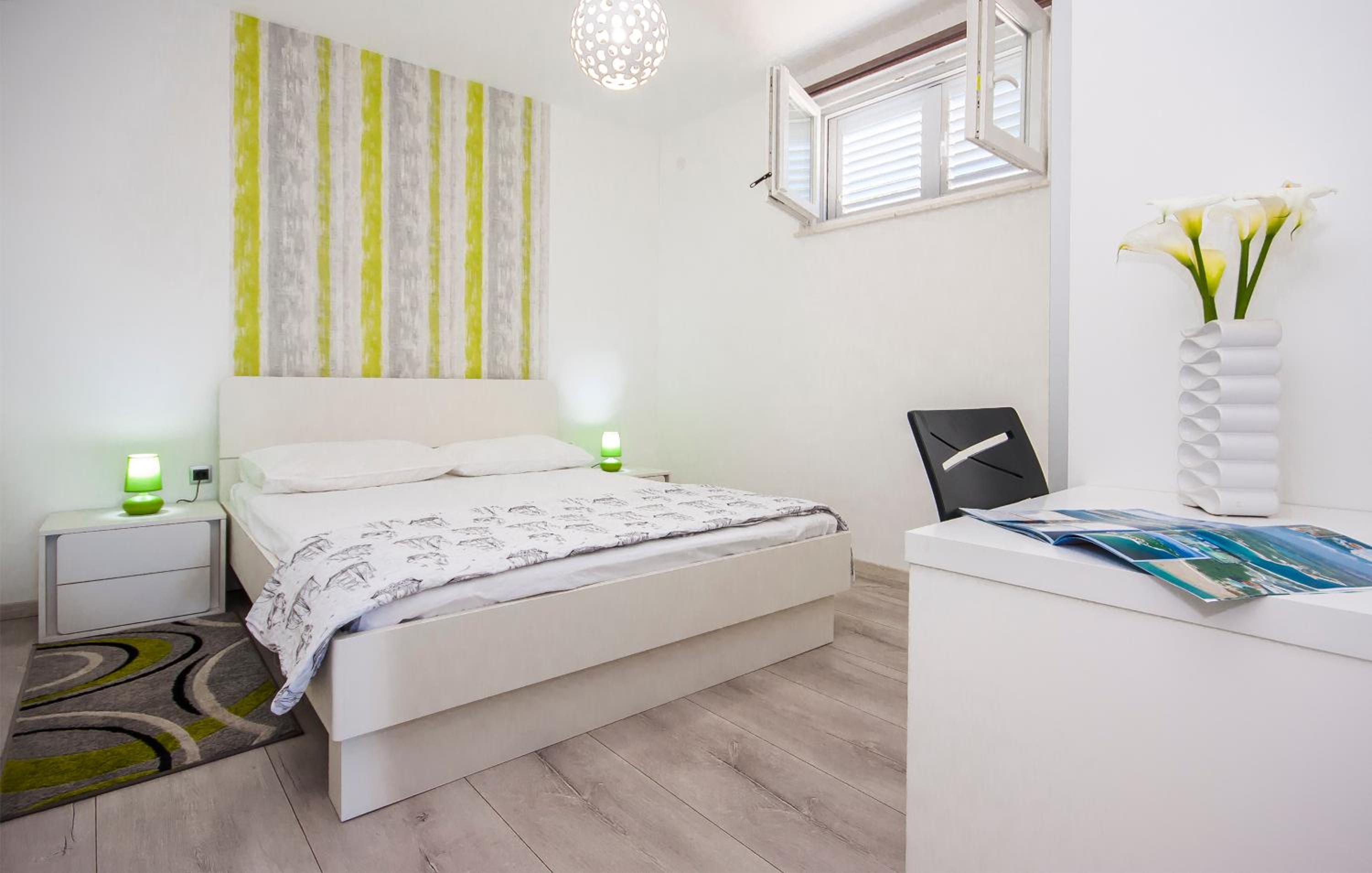 One Bedroom Apartment with Terrace and Sea View