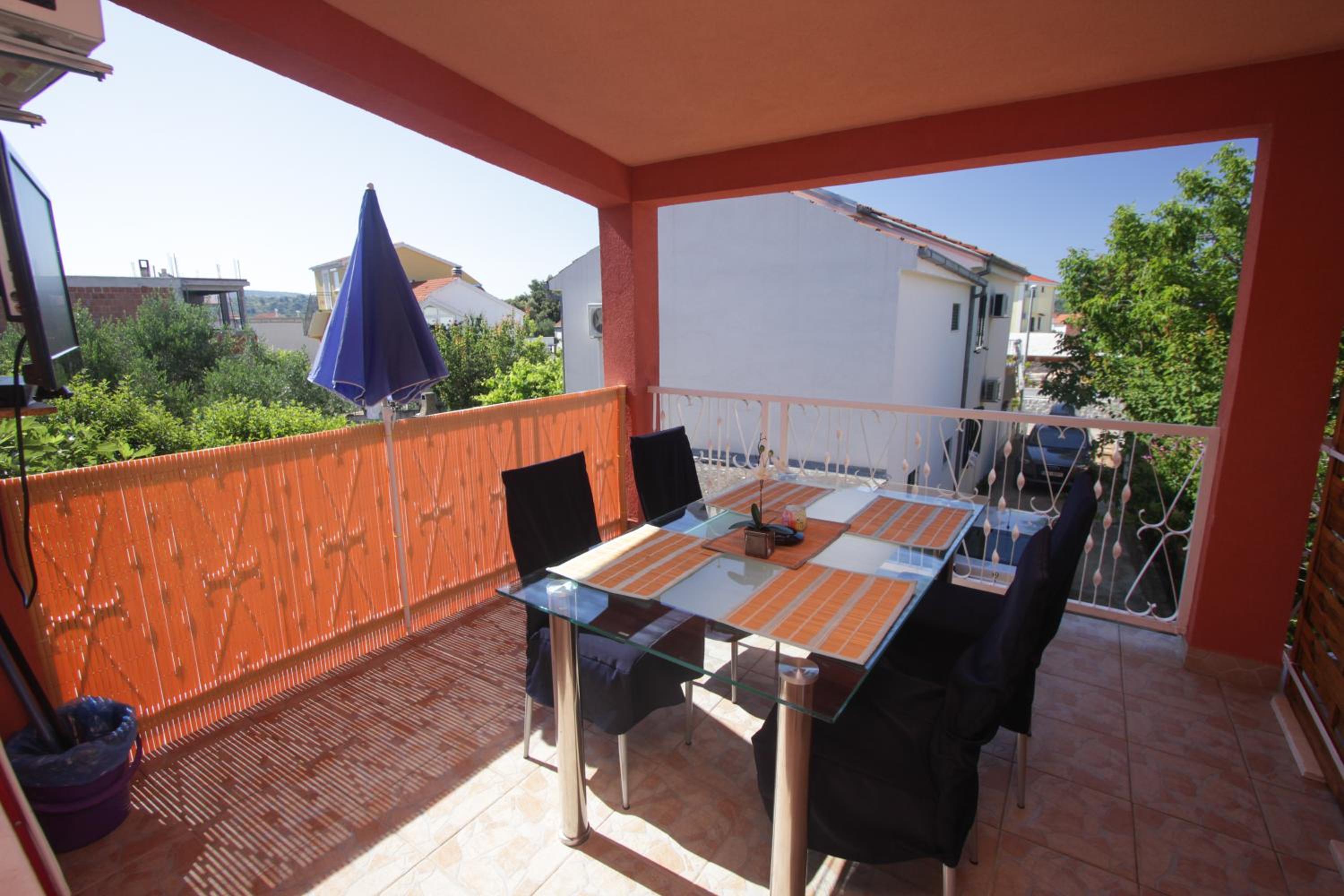 Apartment with Balcony photo 2