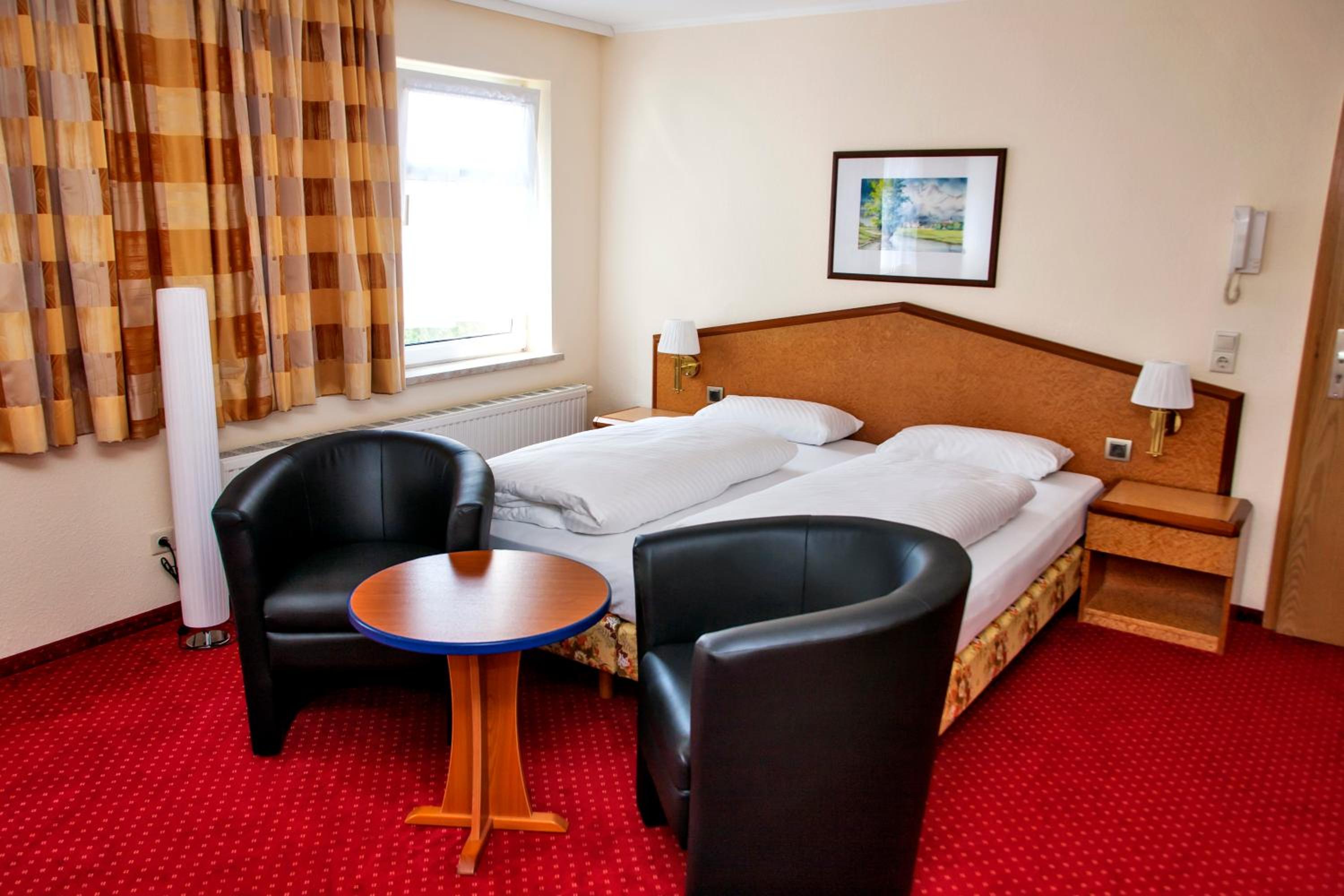 Double Room with Private Bathroom - Photo 18