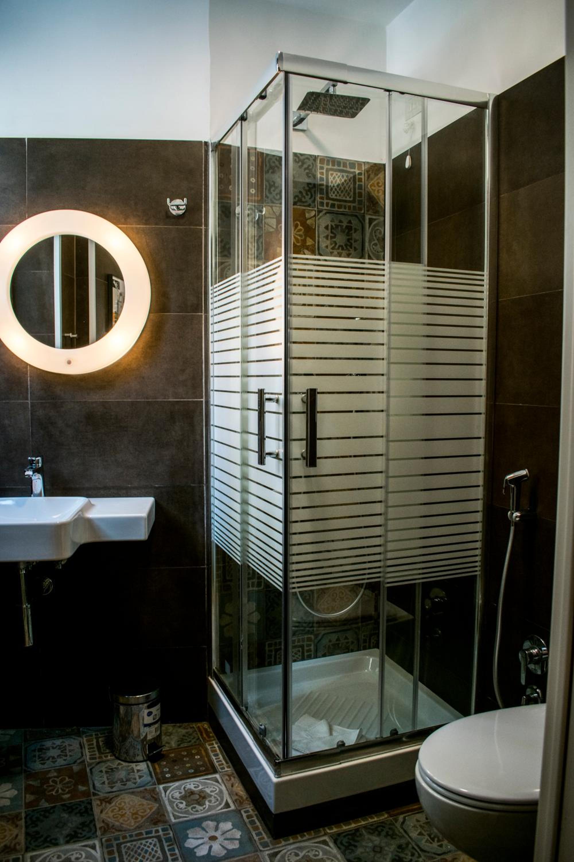 Bed in 3-Bed Male Dormitory Room with En suite Bathroom photo 3