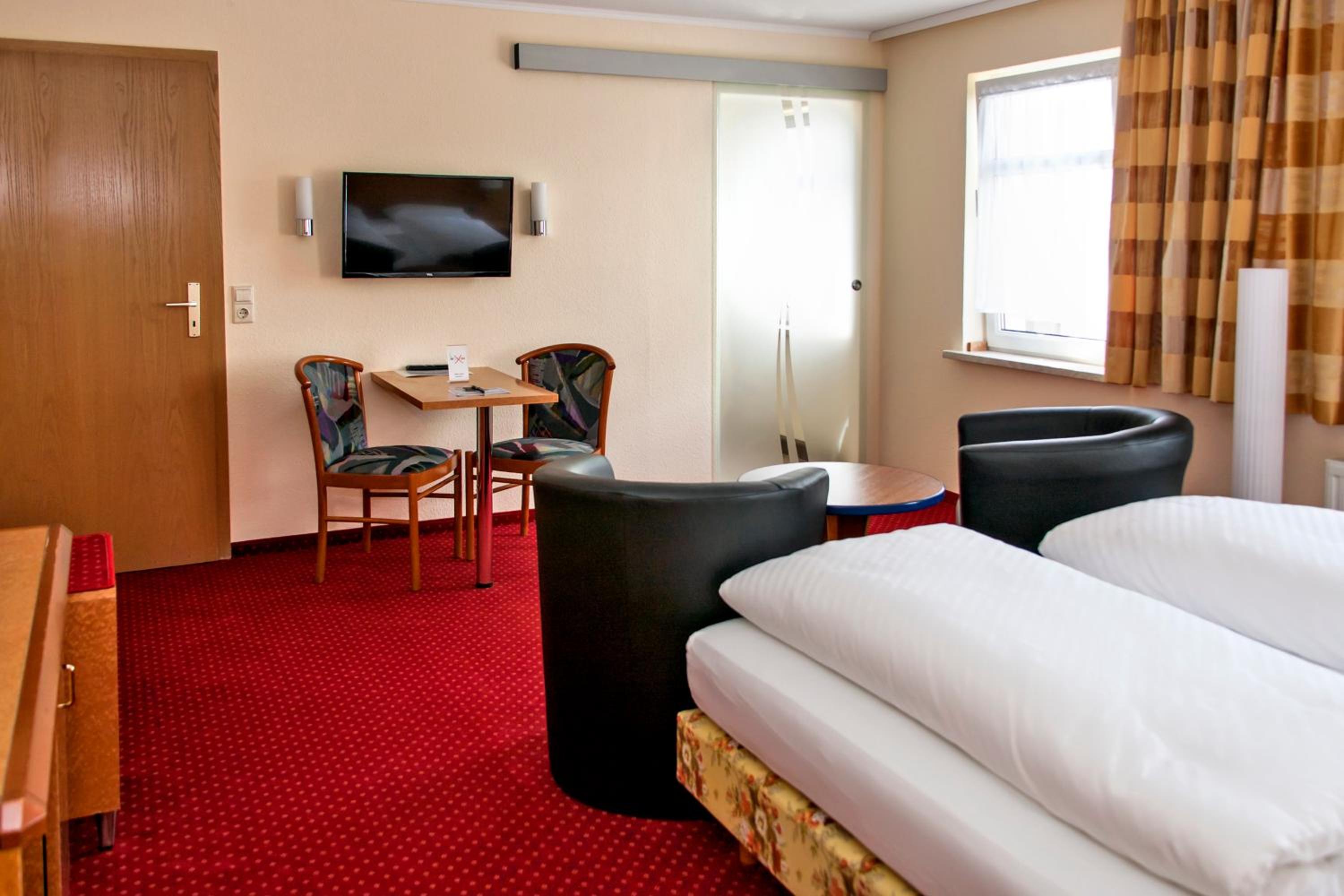 Double Room with Private Bathroom - Photo 19