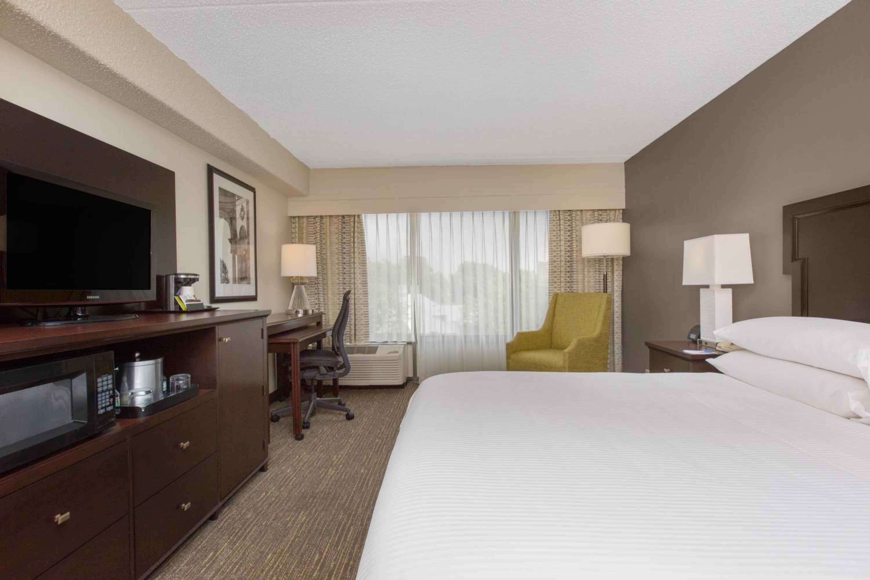 1 King Bed, Deluxe Mobility Accessible Room, Non-Smoking, - Photo 3